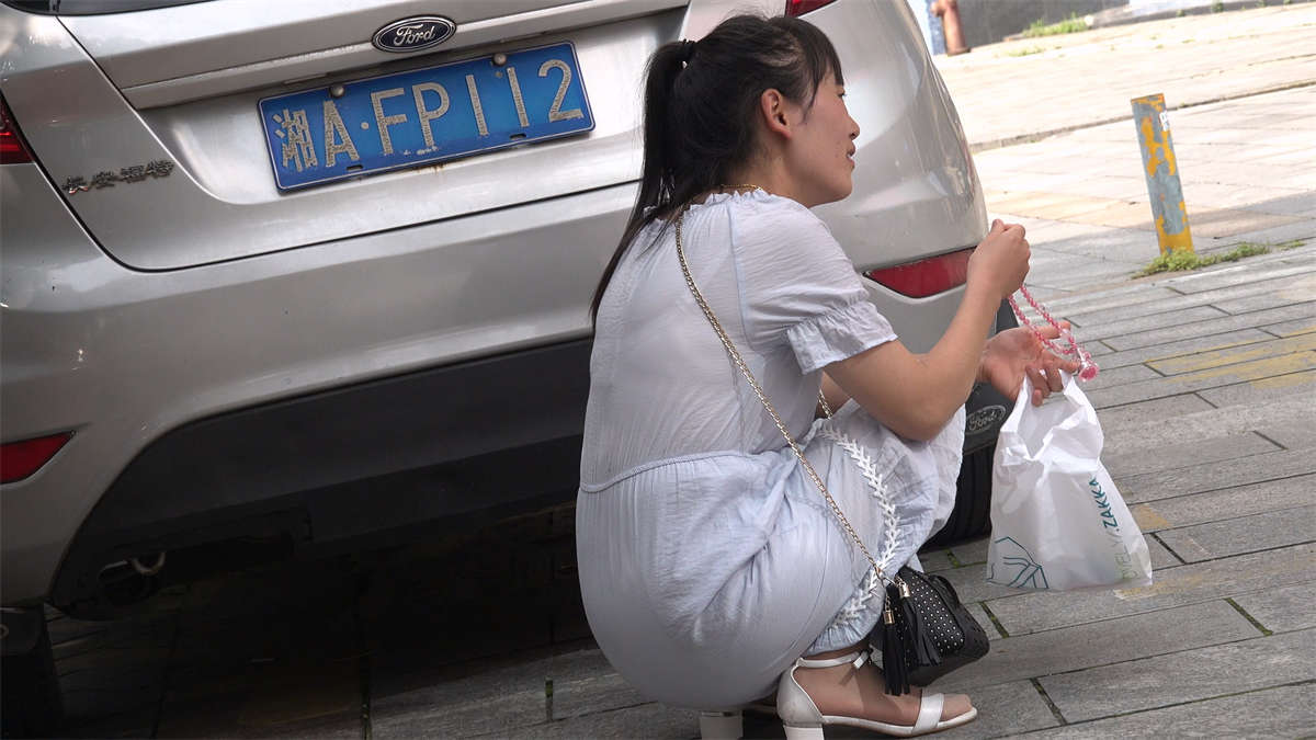 肉丝，白色高跟，近距离特写美足-日更街拍