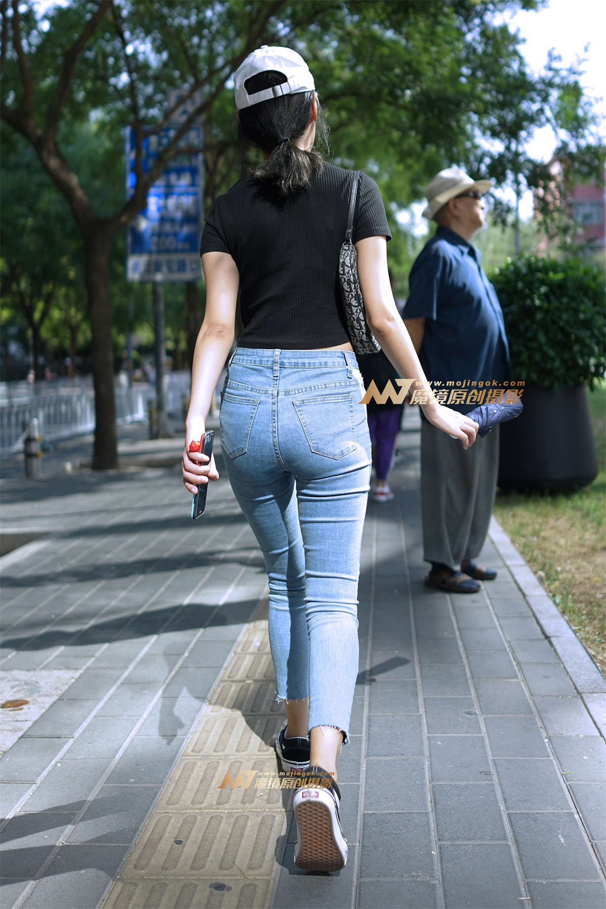 图片[2]-早晨的蓝牛街拍-日更街拍