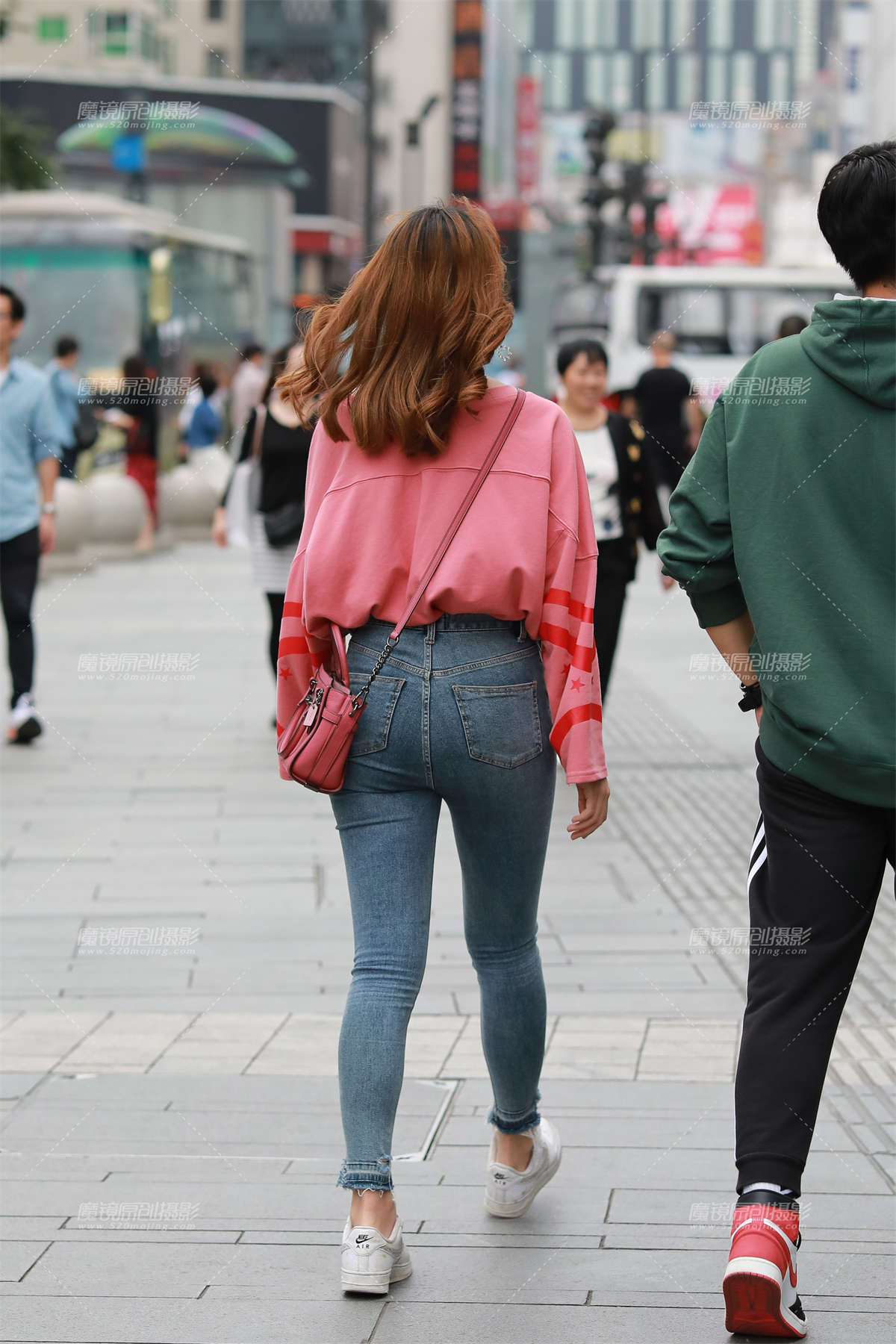 图片[2]-紧牛小妹-日更街拍