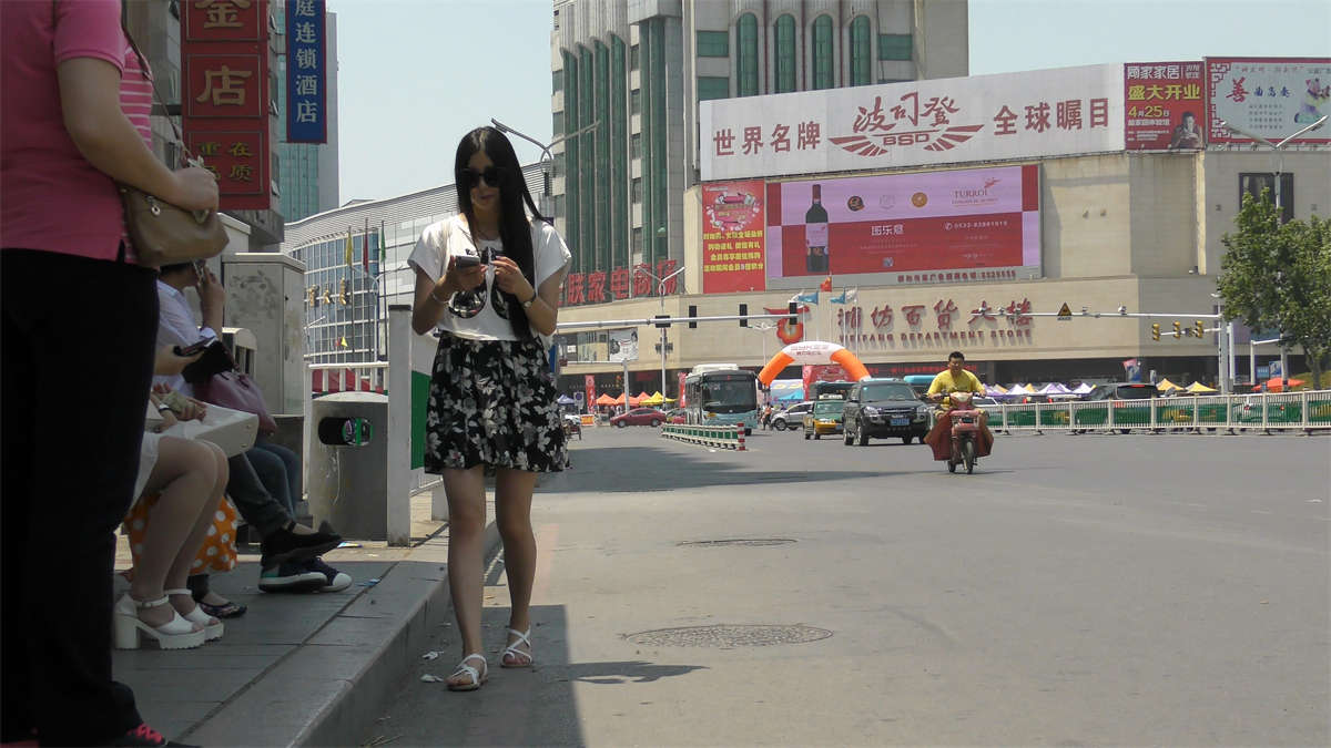 大长腿墨镜MM插图1