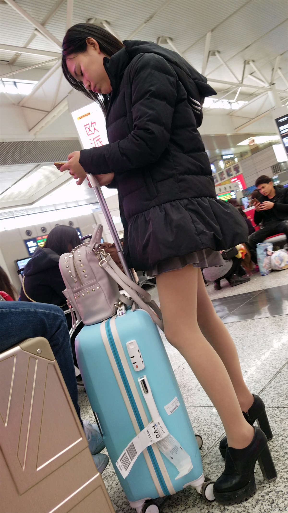 图片[2]-丝袜美腿高跟鞋清纯大美女-日更街拍