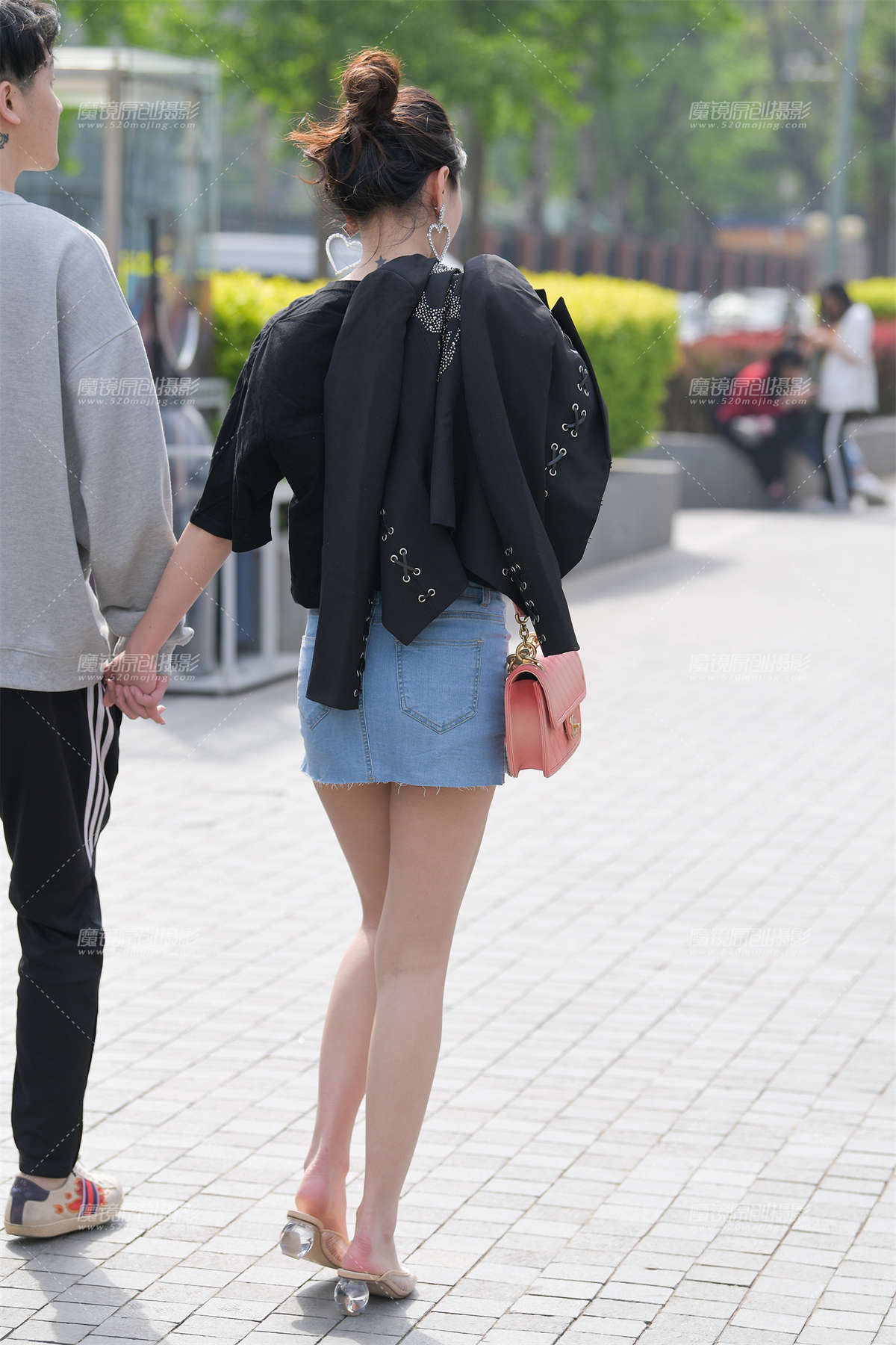 图片[2]-【红石赛帖】性感牛仔短裙长腿美女-日更街拍