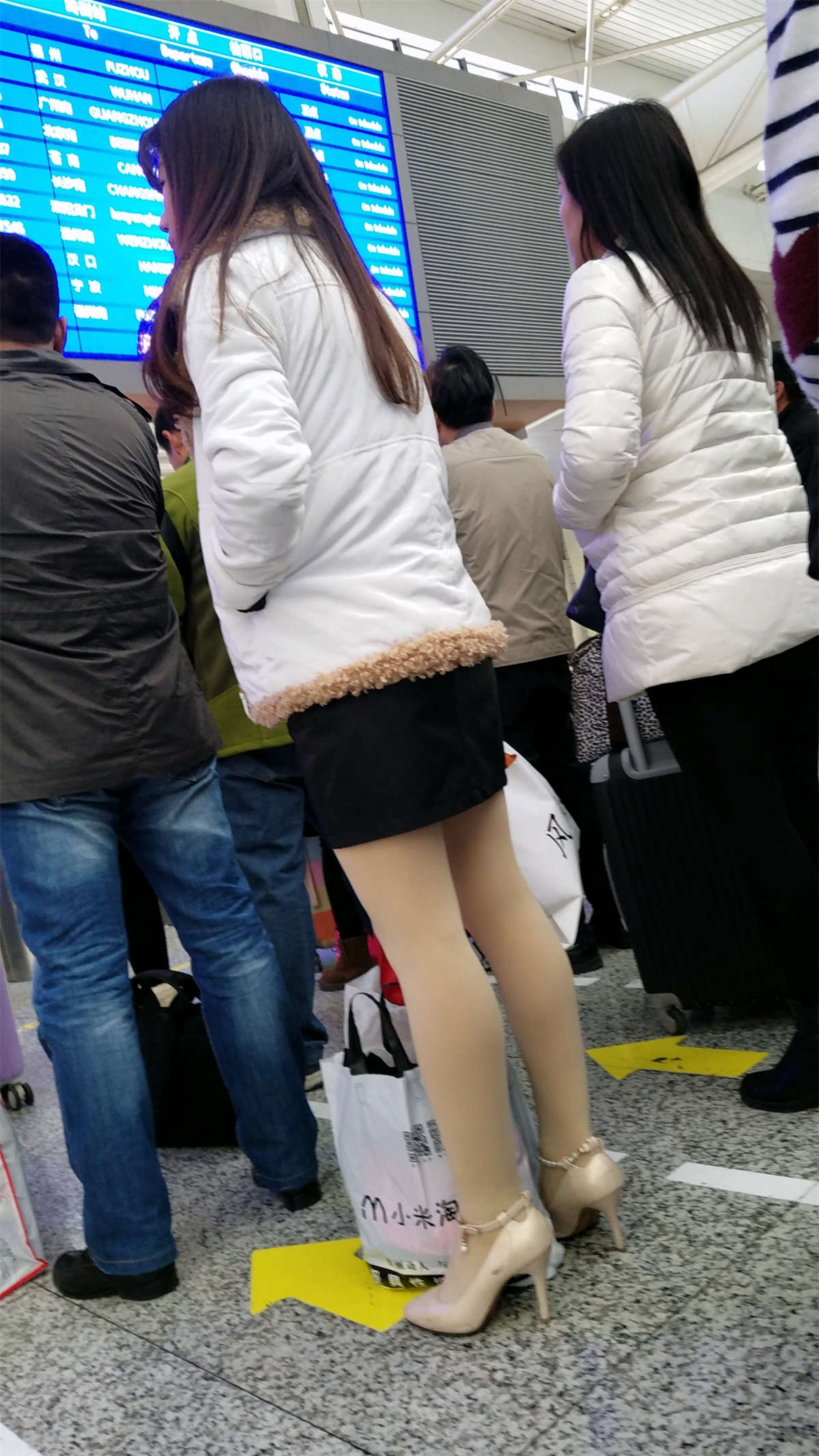 丝足美腿原味高跟鞋少妇-日更街拍