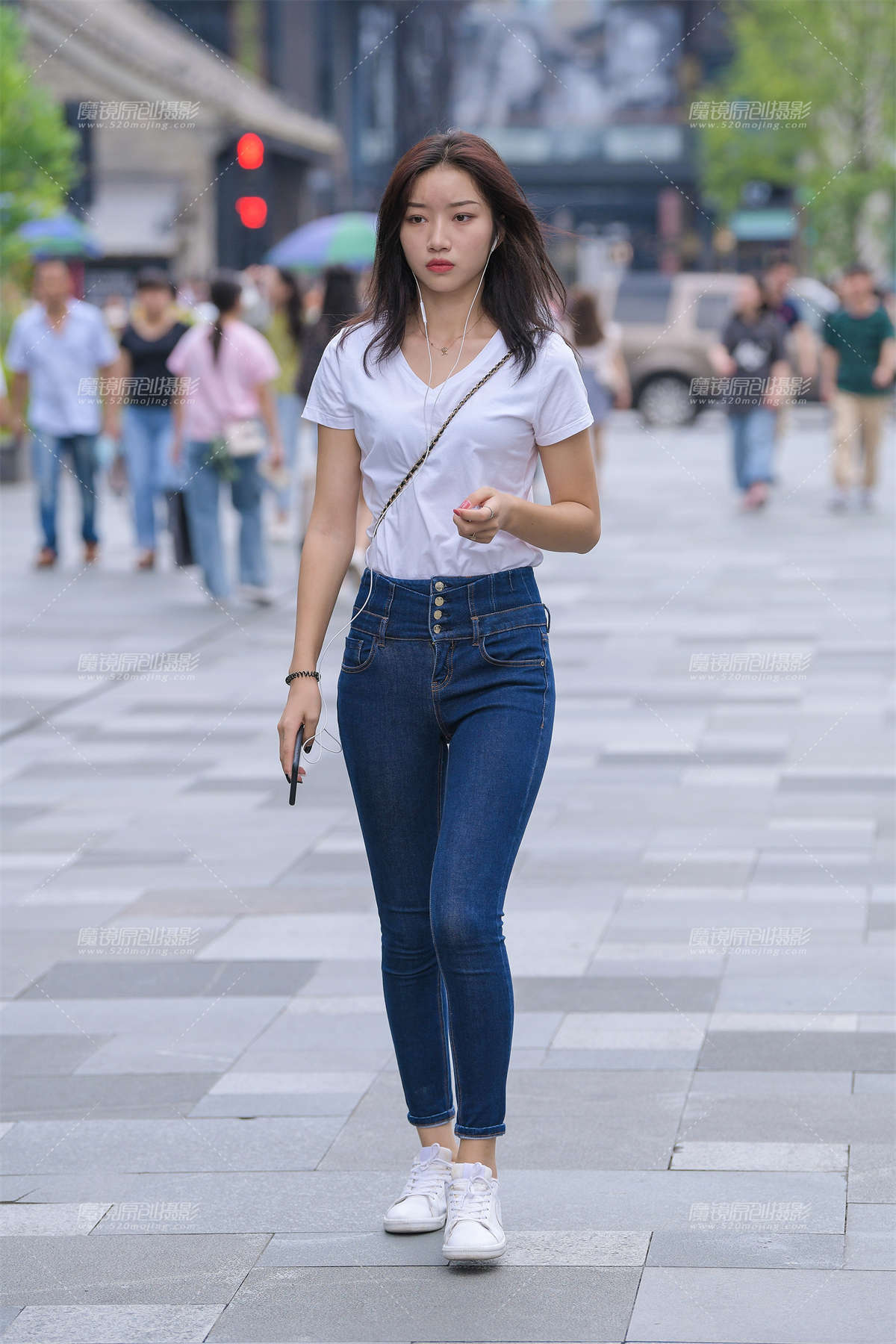 紧牛的阳光美眉-日更街拍