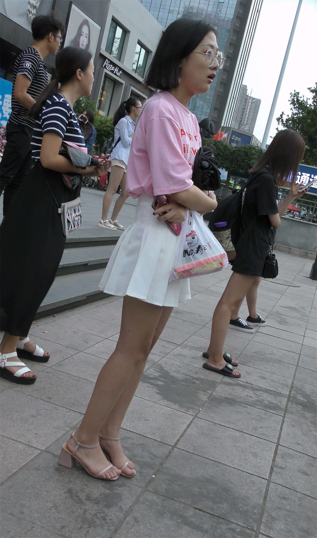 高挑美女一枚-日更街拍