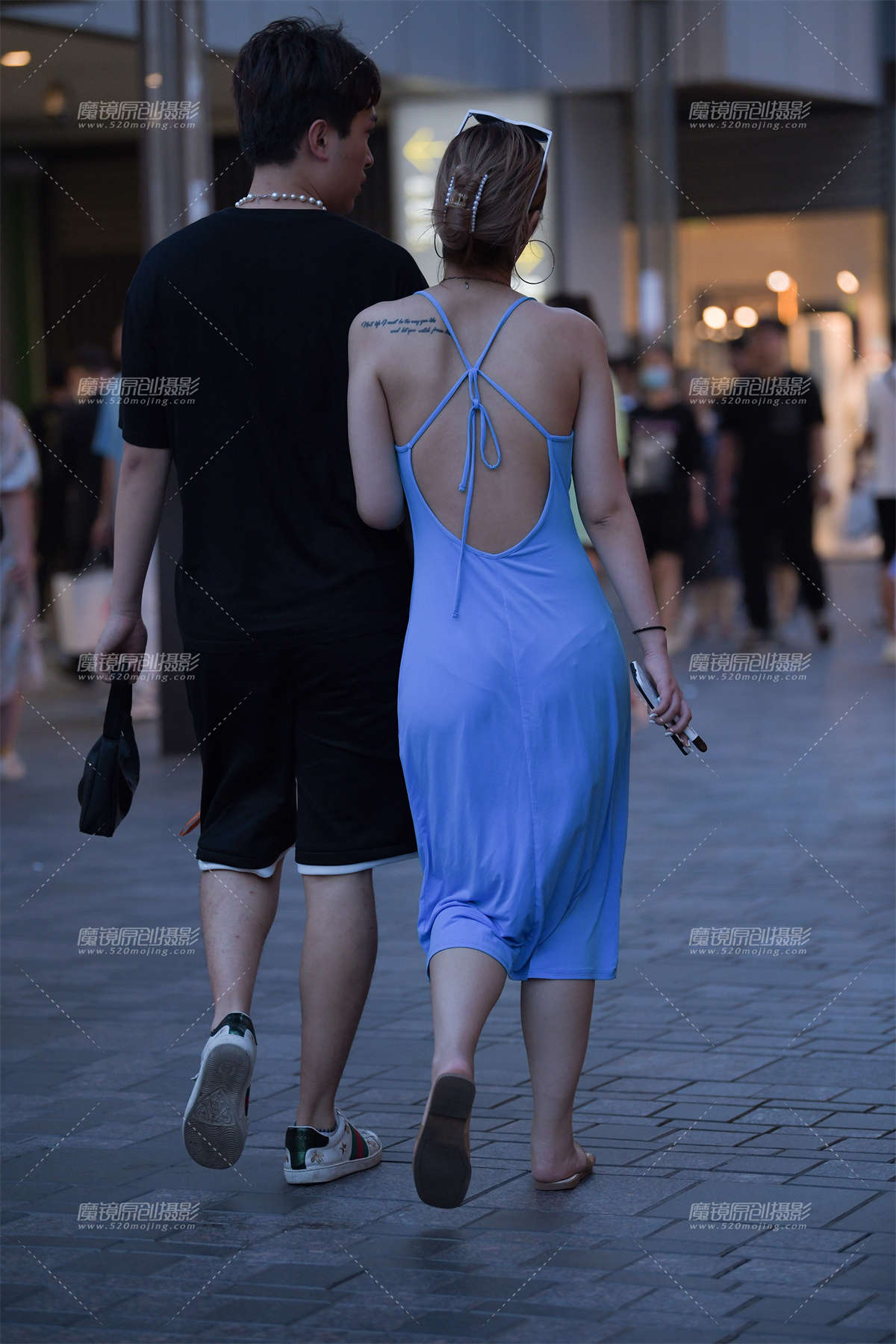 图片[2]-夜幕下的蓝色垂裙美女-日更街拍