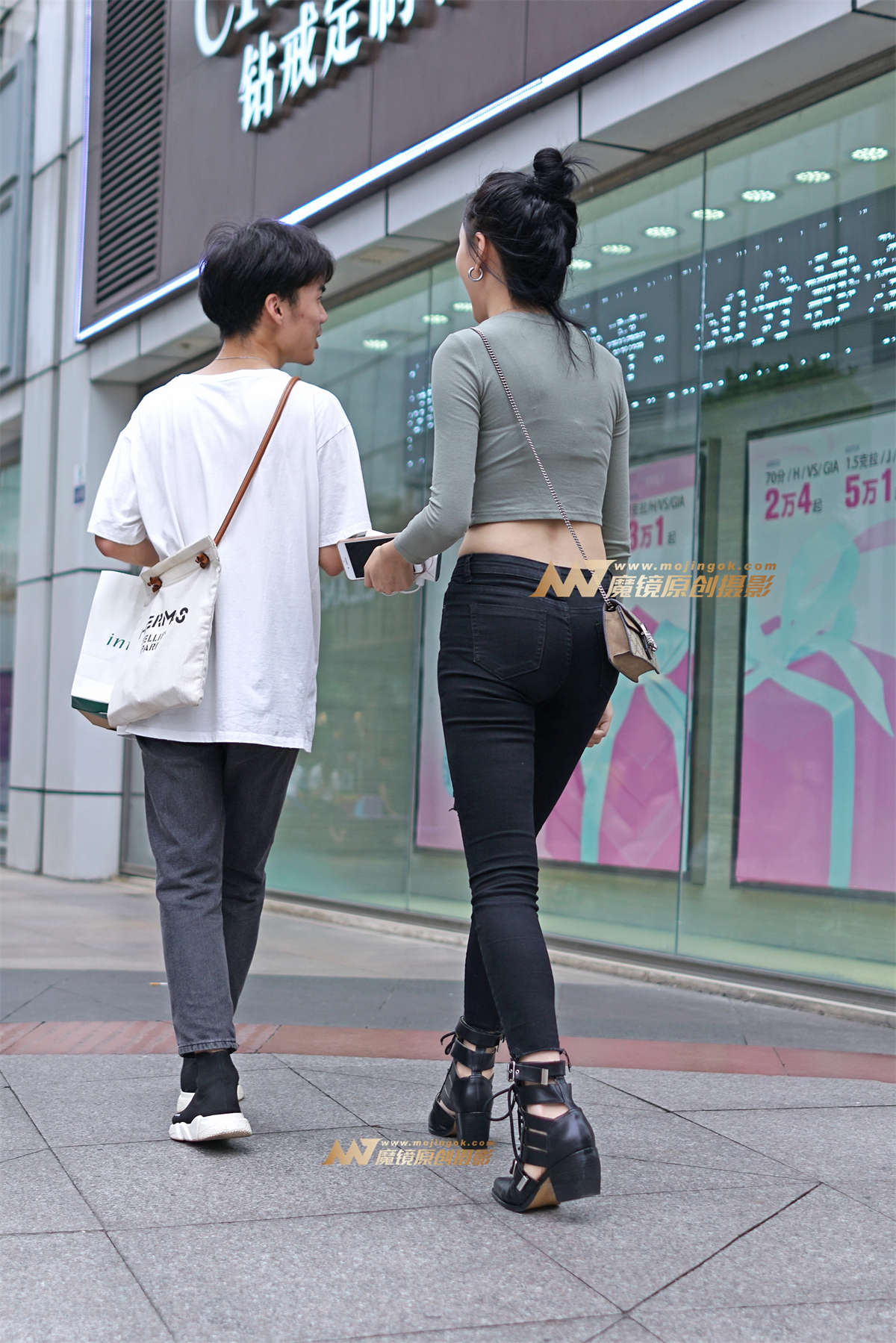 图片[2]-黑裤苗条街拍-日更街拍