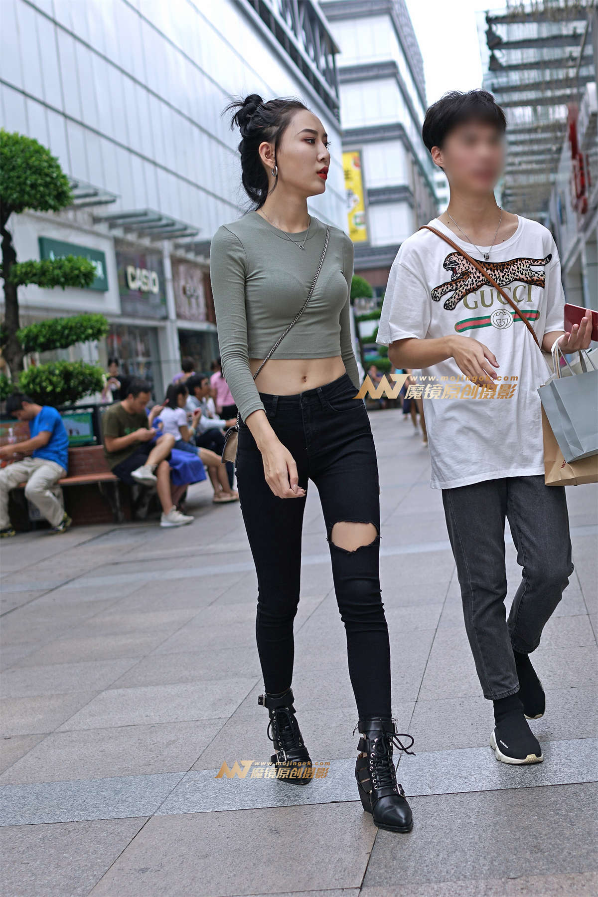 黑裤苗条街拍-日更街拍