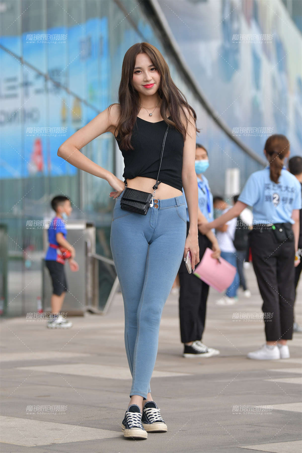 又见蜜桃裤小姐姐~又爱了~-日更街拍