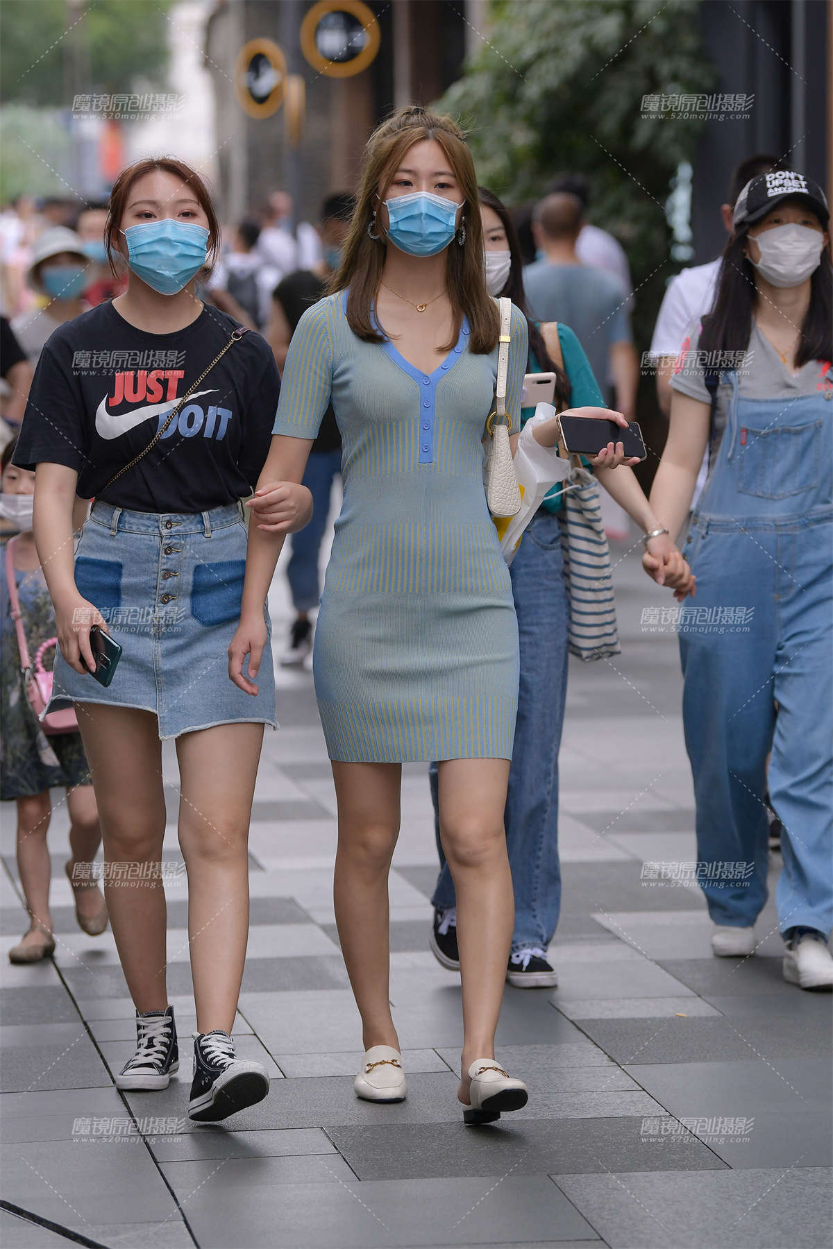 性感的包臀裙小姐姐-日更街拍