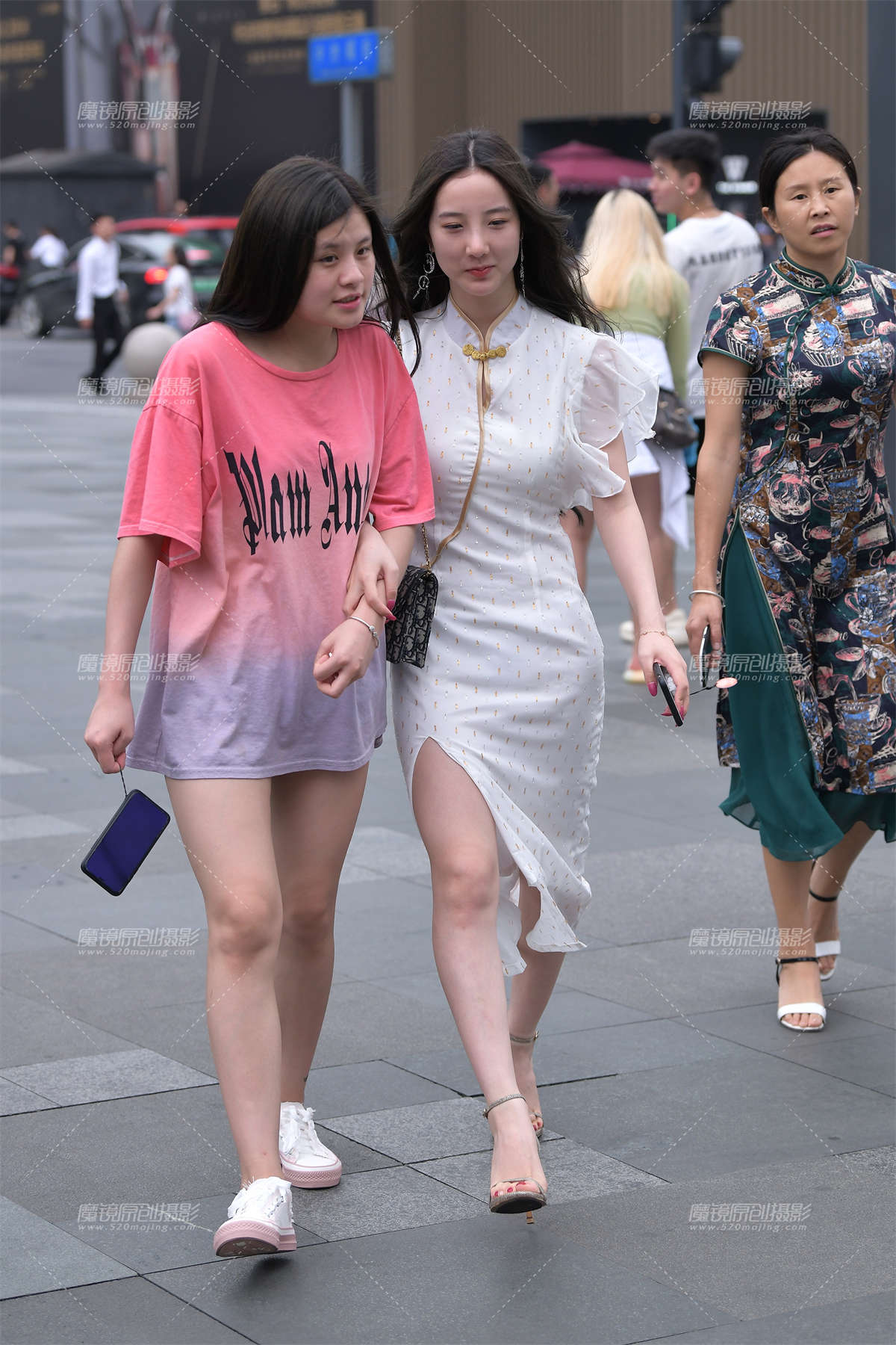 凉快的旗袍风小姐姐-日更街拍