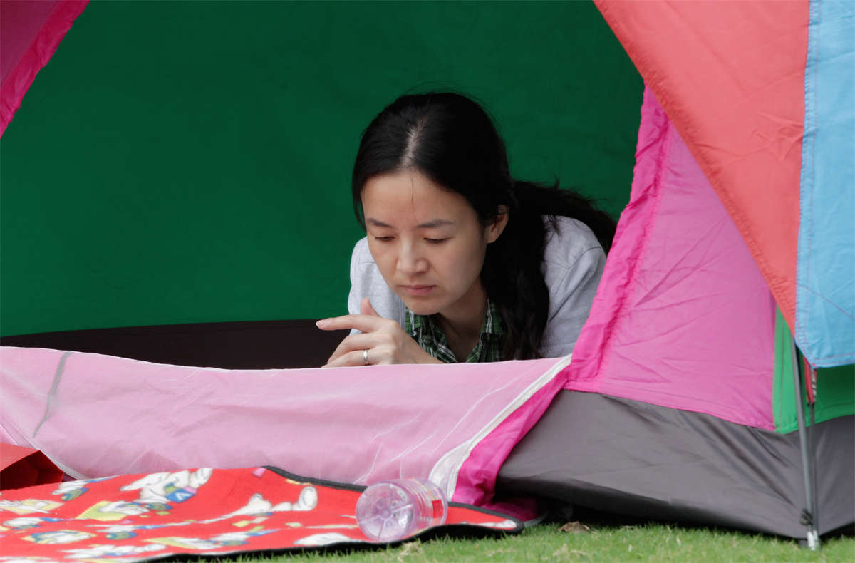 图片[2]-踏青公园街拍系列No.884 丝裸尽现，纵使阅足无数，这双依然出众-日更街拍