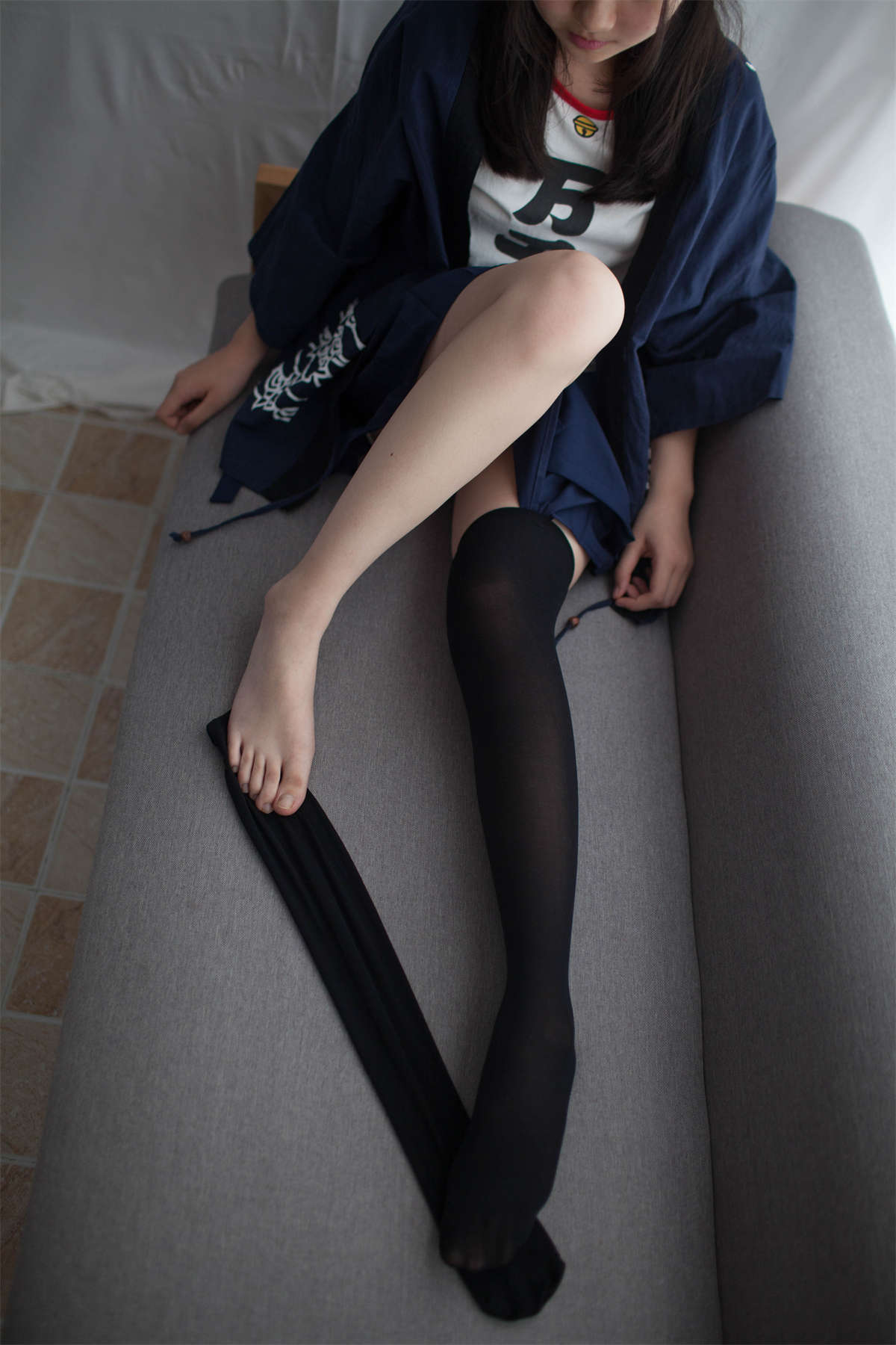 图片[2]-少女秩序 VOL.006 新买的黑丝-日更街拍