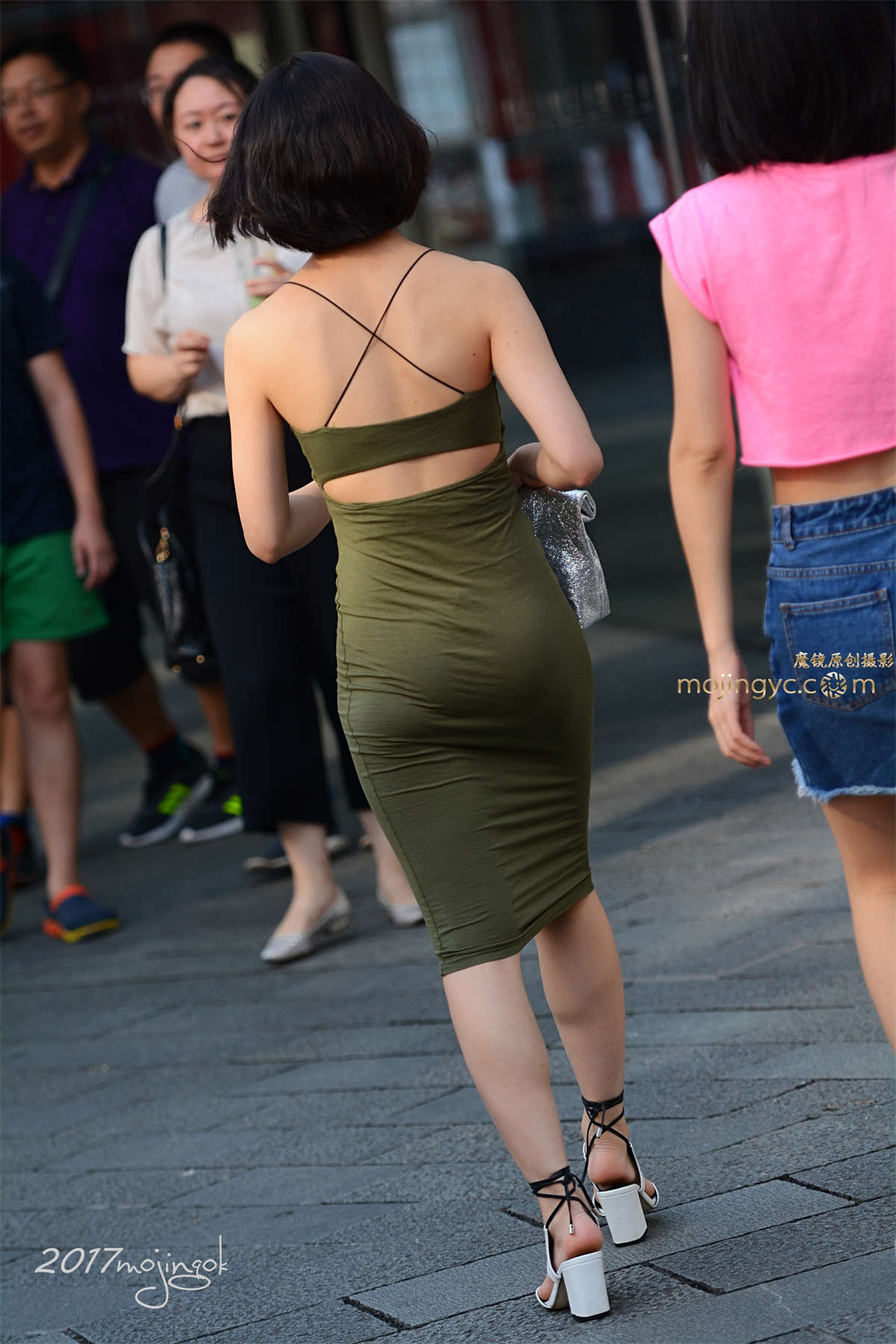 图片[2]-咔喳赛帖-优雅的吊带裙-日更街拍