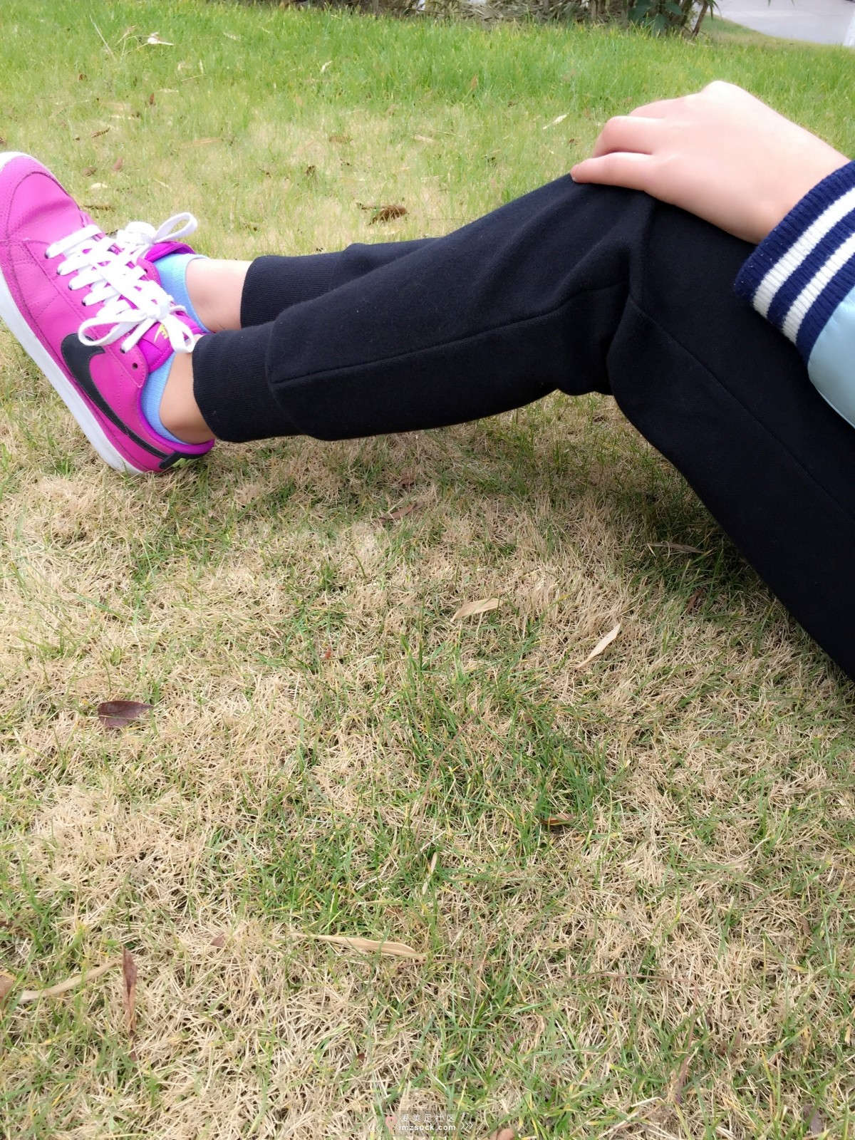 MZSOCK-2018 No.84 漂亮小姐姐的粉色Nike和蓝色短棉袜【上篇】-日更街拍