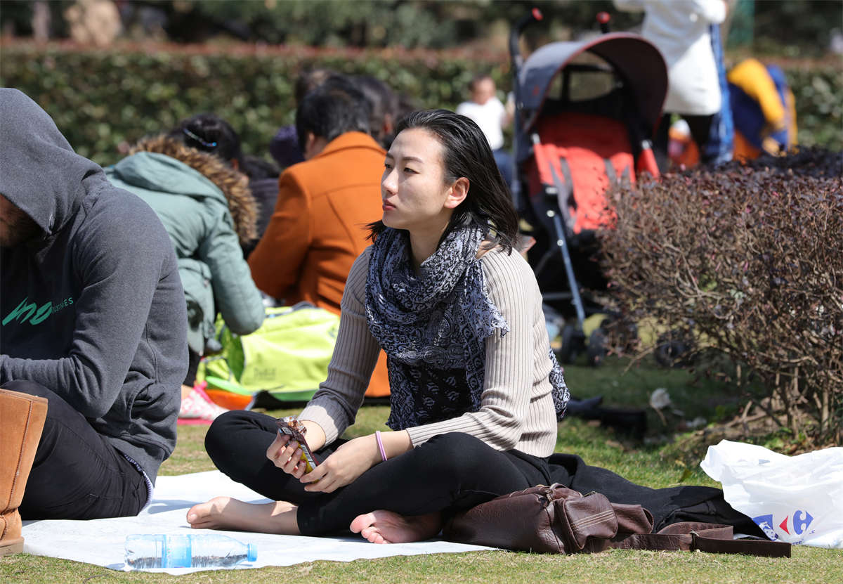 图片[2]-踏青公园街拍系列No.728 仗着自己有双好脚，就是可踩住男人的脸让他闻个通透 第1套-日更街拍