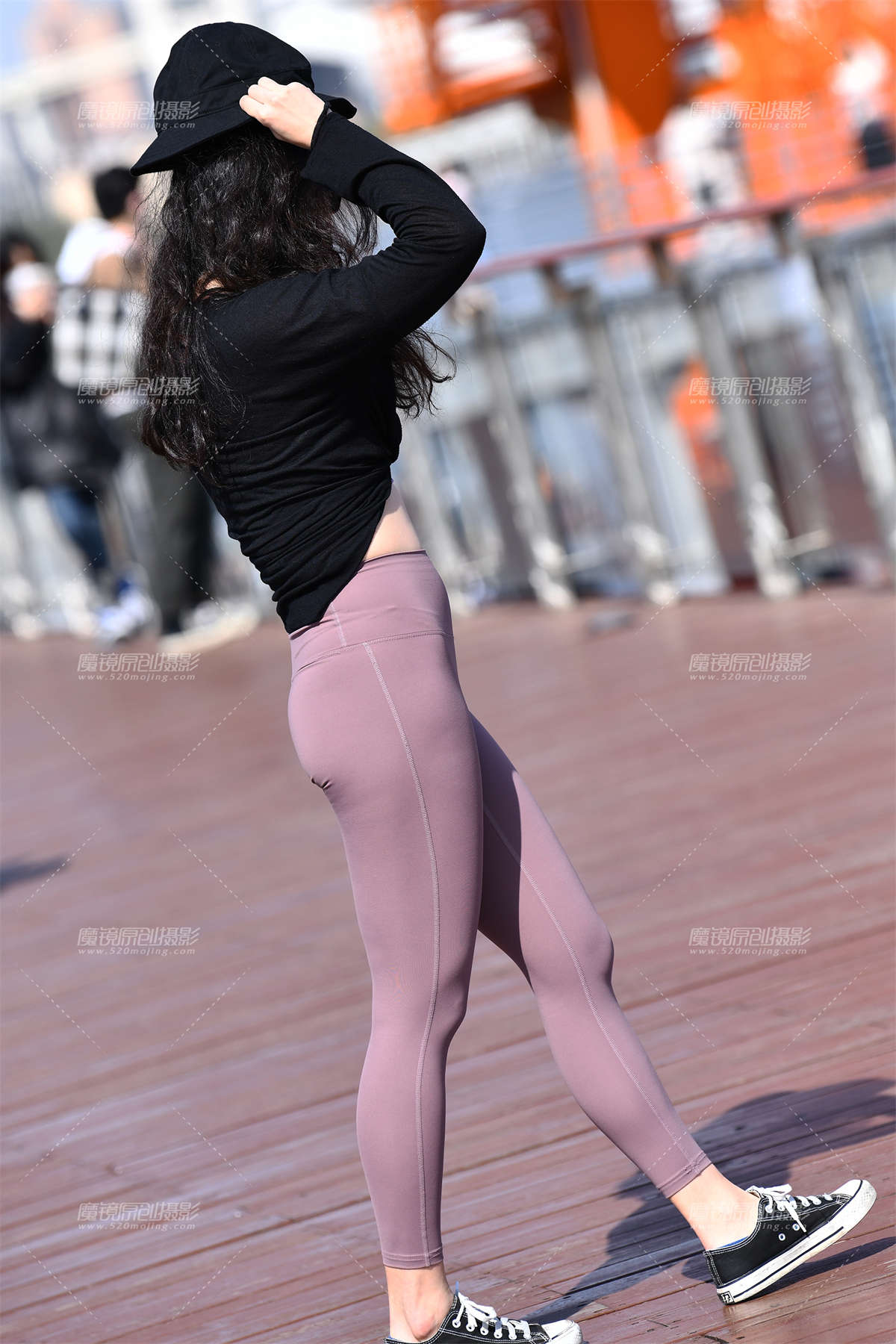 图片[2]-【咔喳赛帖】桥上自拍-日更街拍