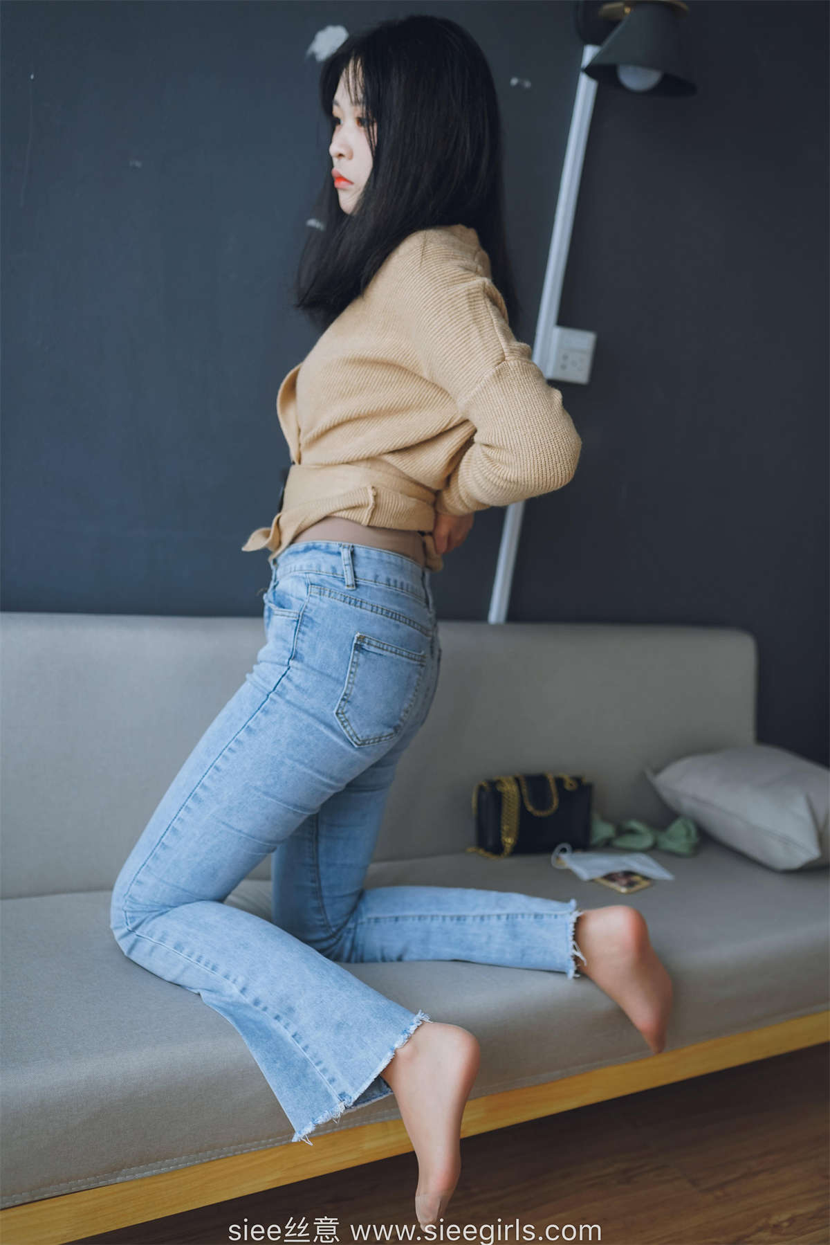 图片[2]-SIEE丝意 NO.471 文文 白色高跟鞋，裤里丝-日更街拍