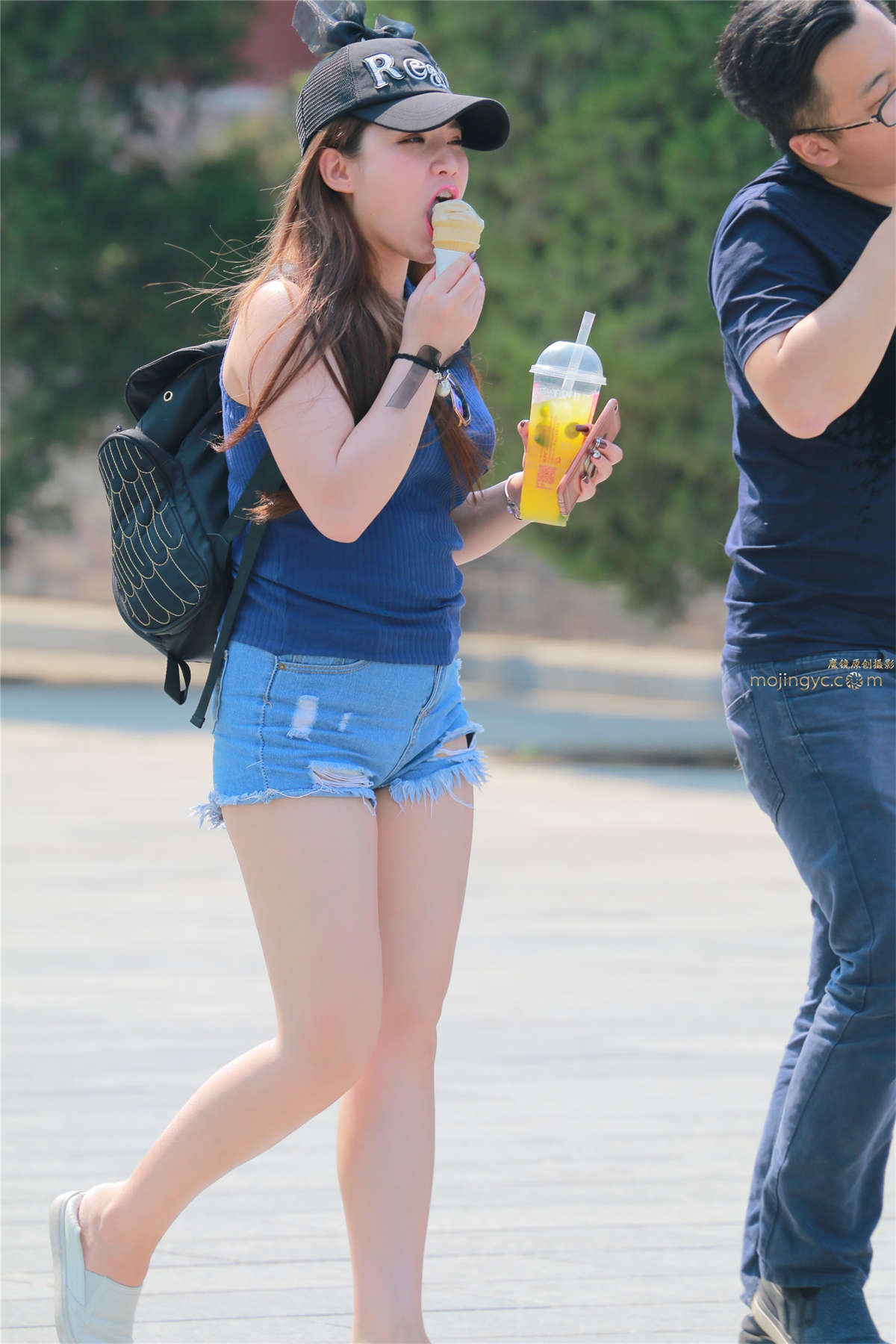 白嫩丰满的热裤冰淇淋（30P）-日更街拍