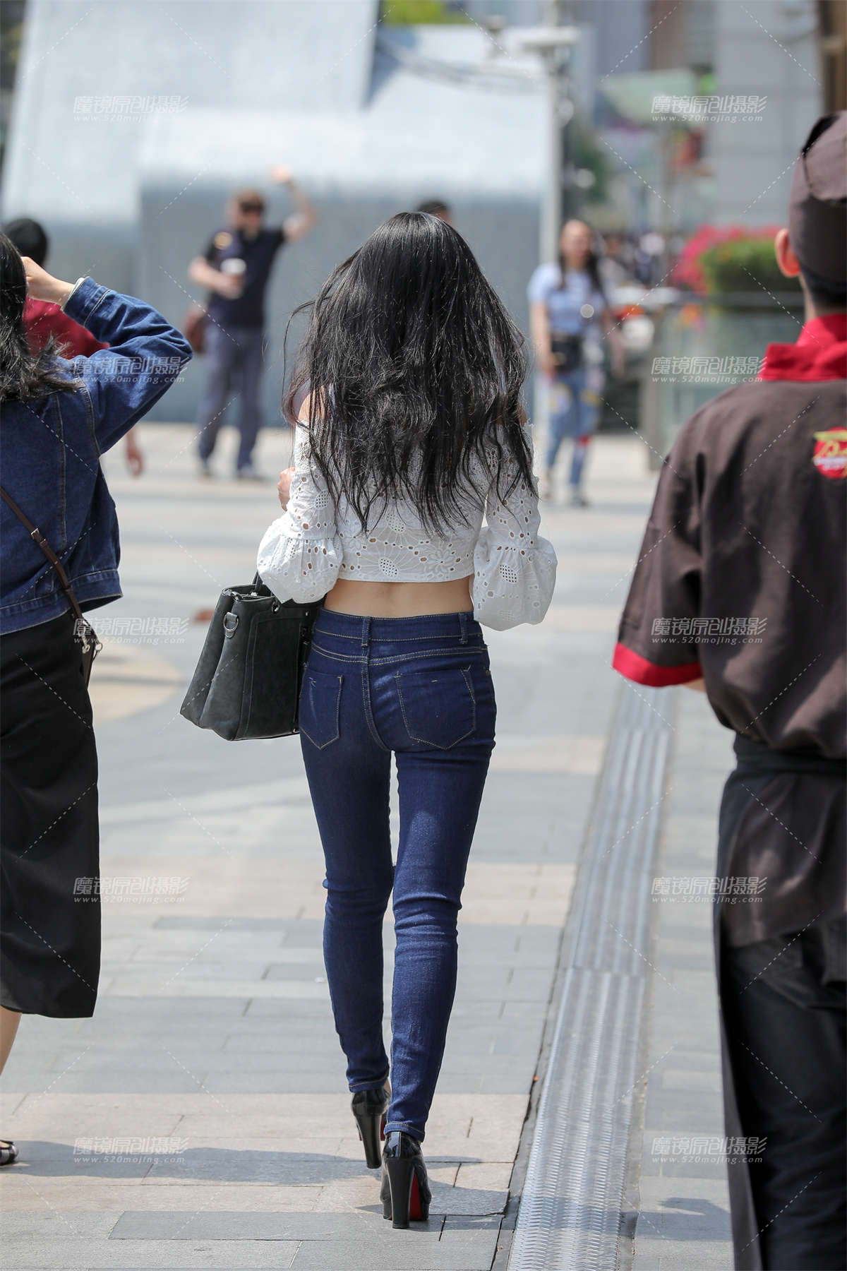 图片[2]-苗条细腰牛仔美眉-日更街拍