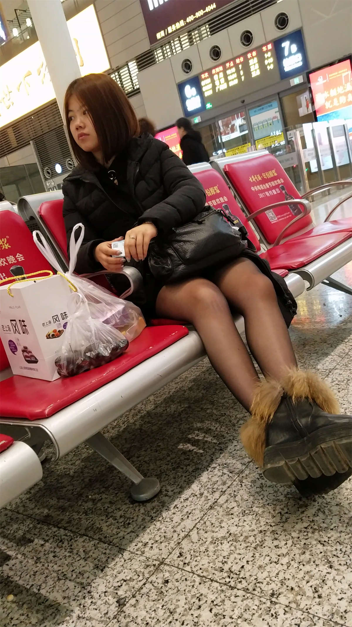 黑丝美腿美丽小姐姐-日更街拍