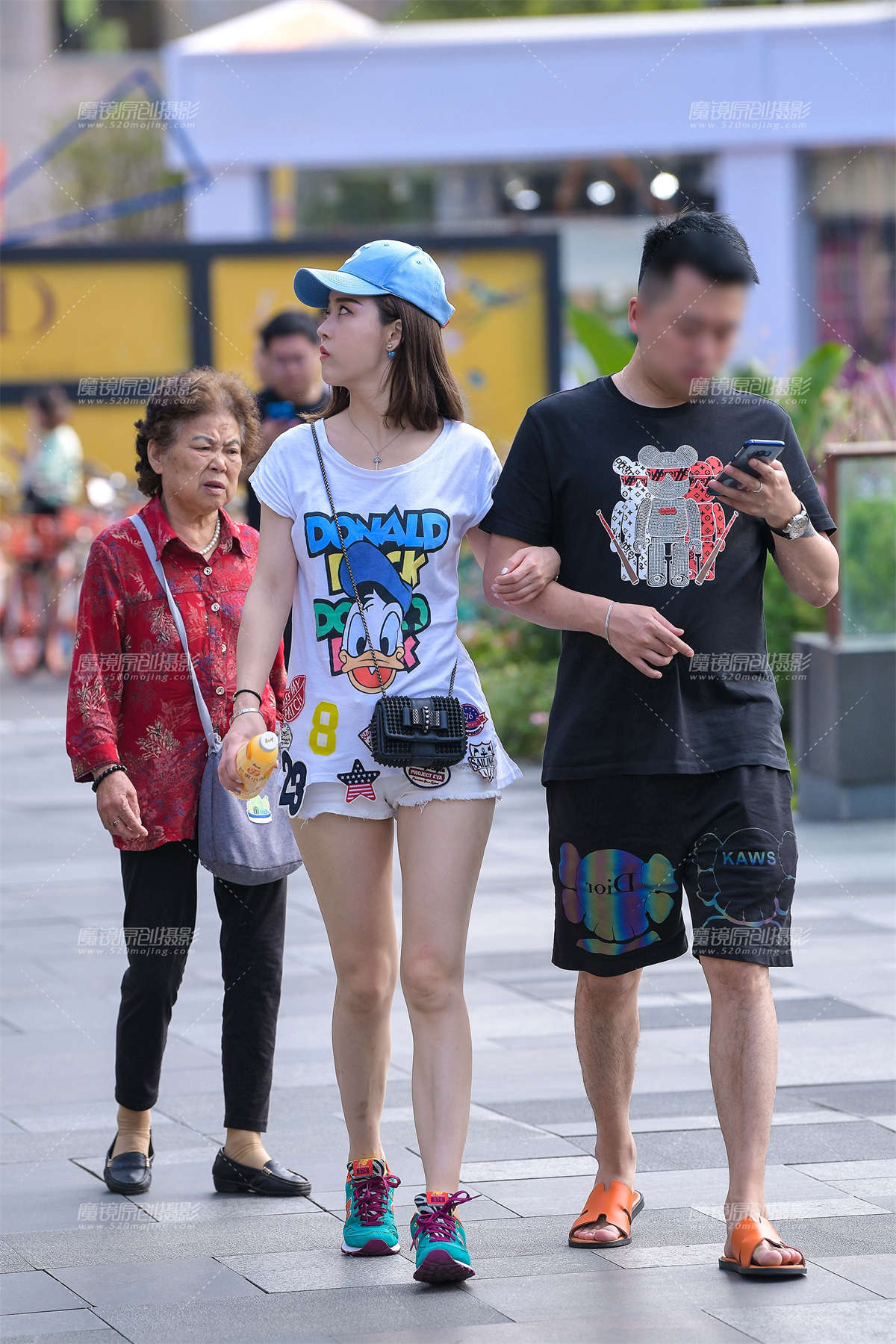 美丽与美腿并存的肉感媳妇-日更街拍