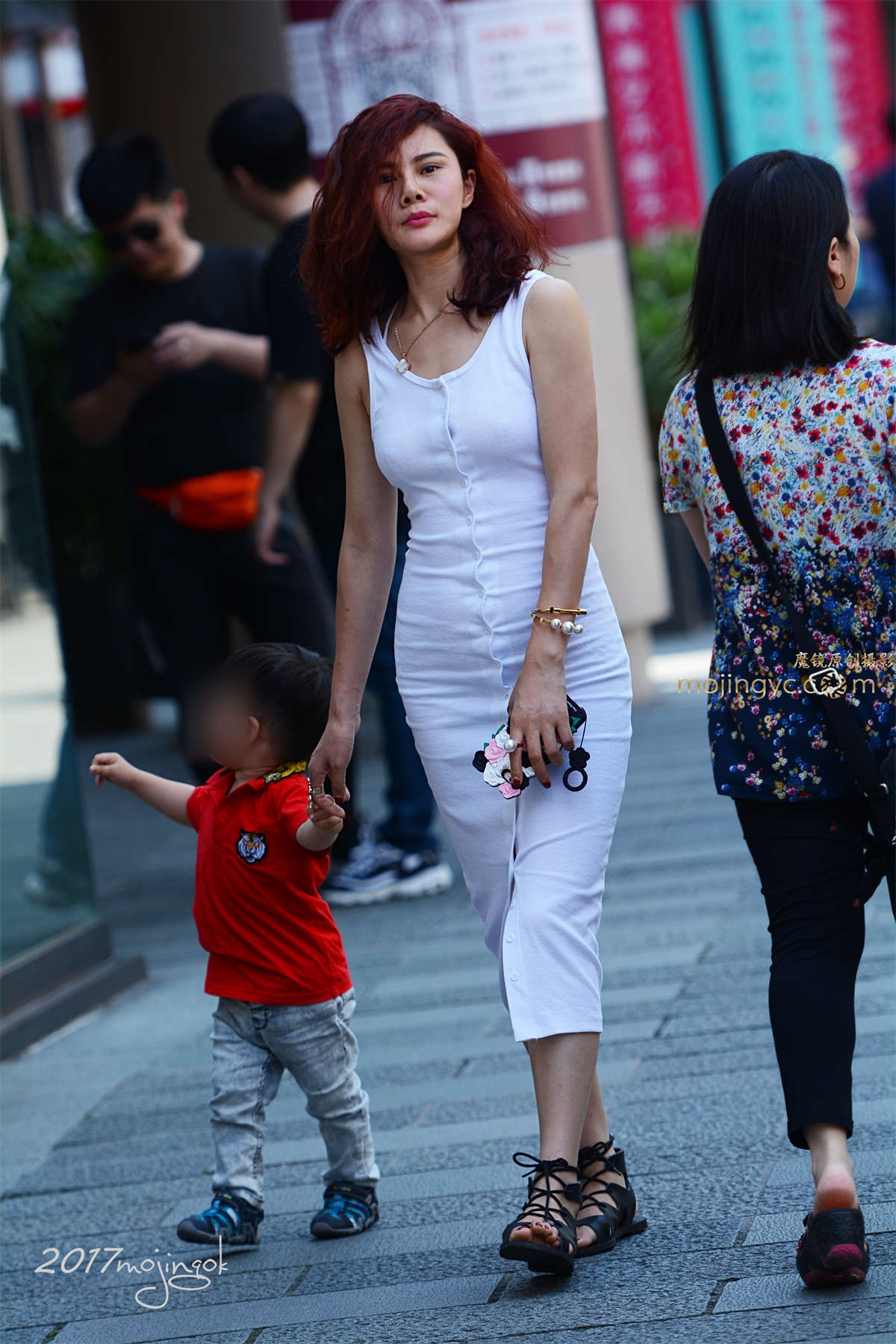 咔喳赛帖-有点像透视裙-日更街拍