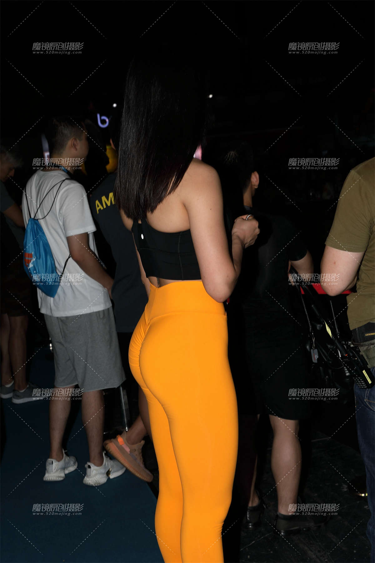 图片[2]-【欧阳赛帖】黄色提臀裤美女-日更街拍