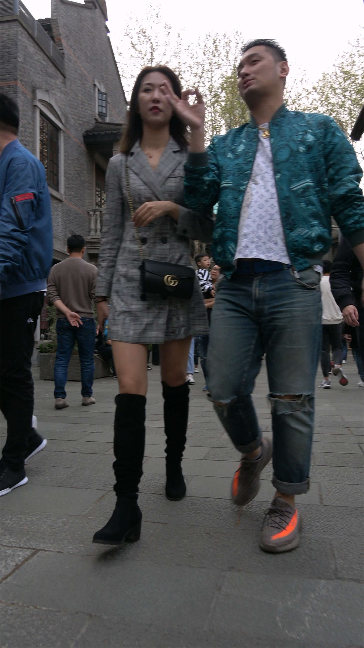 图片[2]-楚楚动人的长靴美腿美女-日更街拍