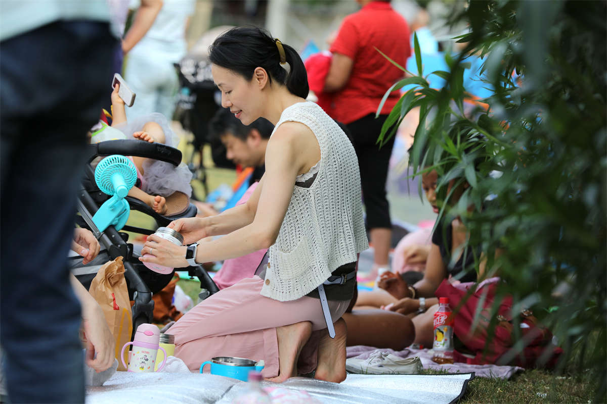 图片[2]-踏青公园街拍系列No.1662 这就是传说中的极品长趾-日更街拍