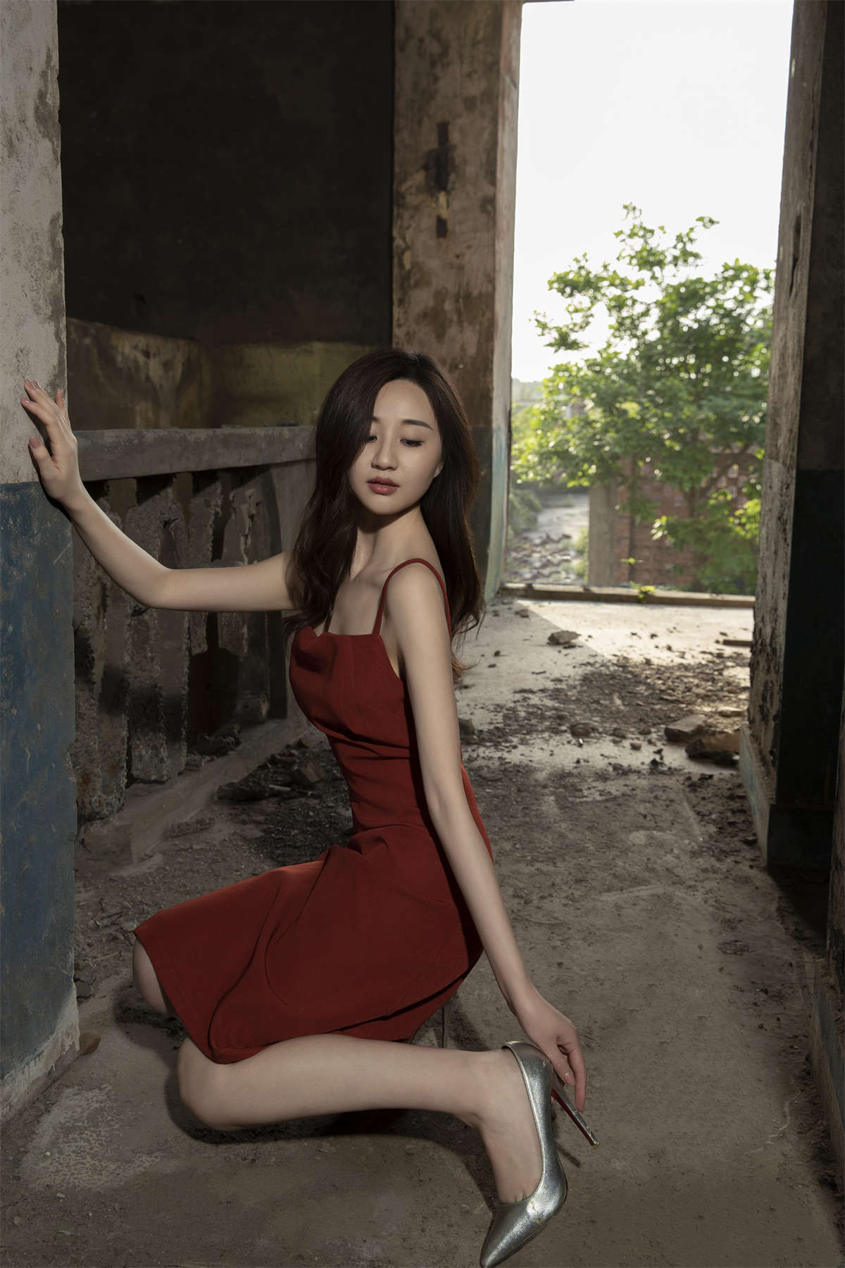 YITUYU艺图语 2024.06.12 RED WALLS 小鱼儿-日更街拍