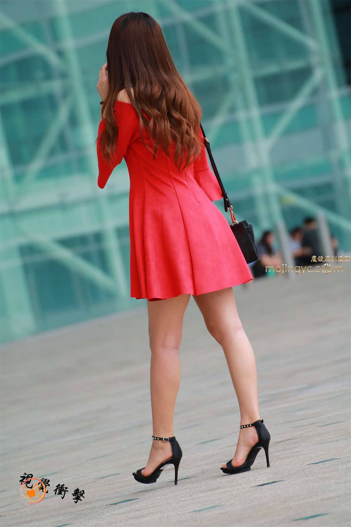 图片[2]-时尚红裙 黑高跟-日更街拍