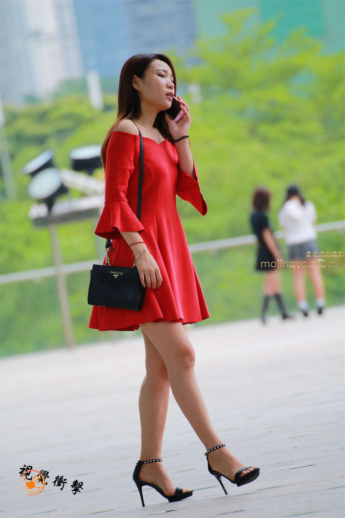 时尚红裙 黑高跟-日更街拍
