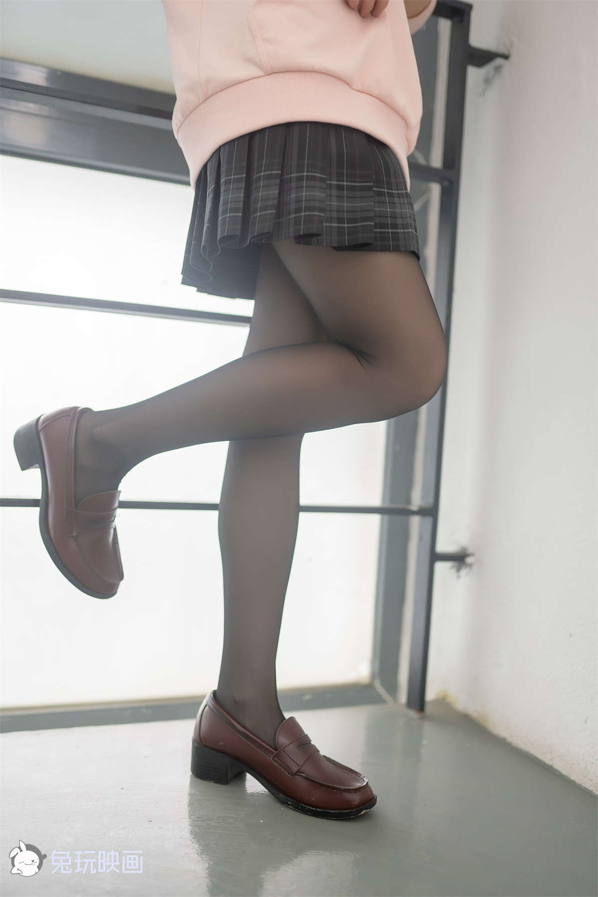 图片[2]-兔玩映画 B97.004 楼梯上的萝莉黑丝-日更街拍
