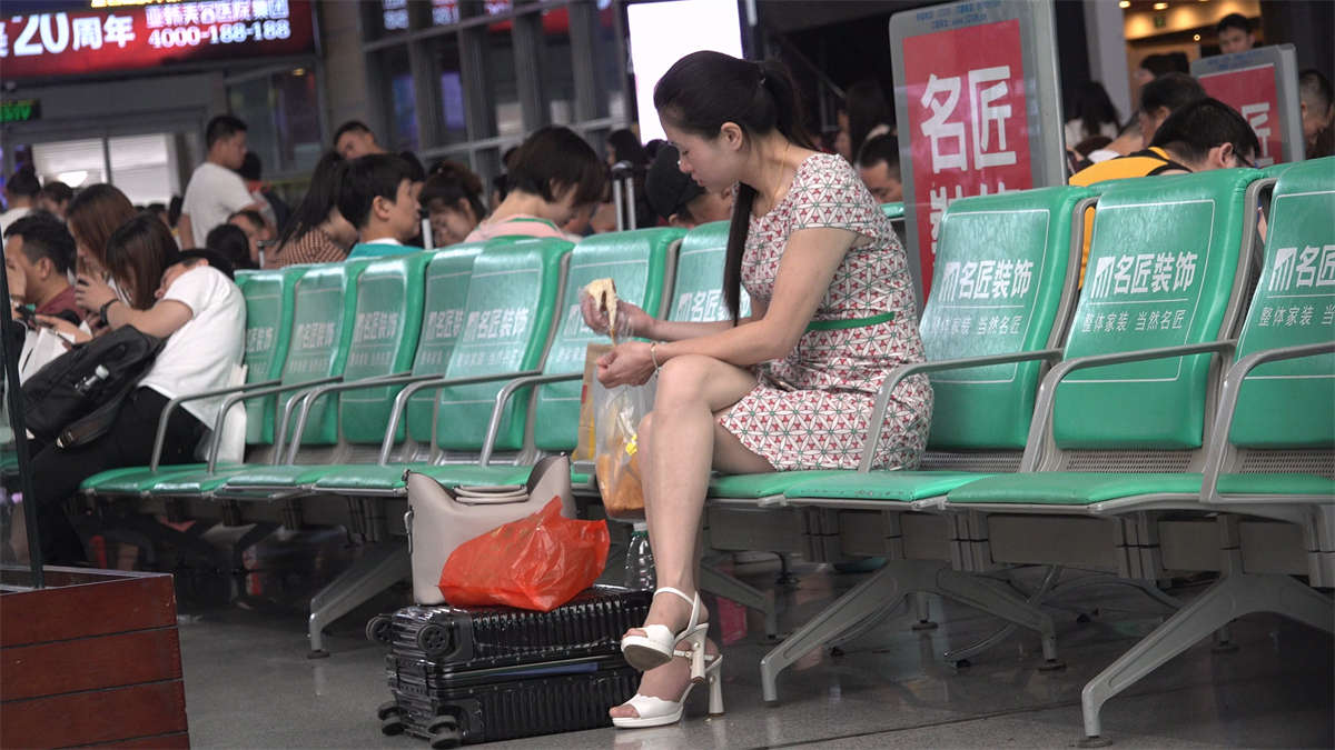 图片[2]-丝袜，白高跟，花裙子-日更街拍