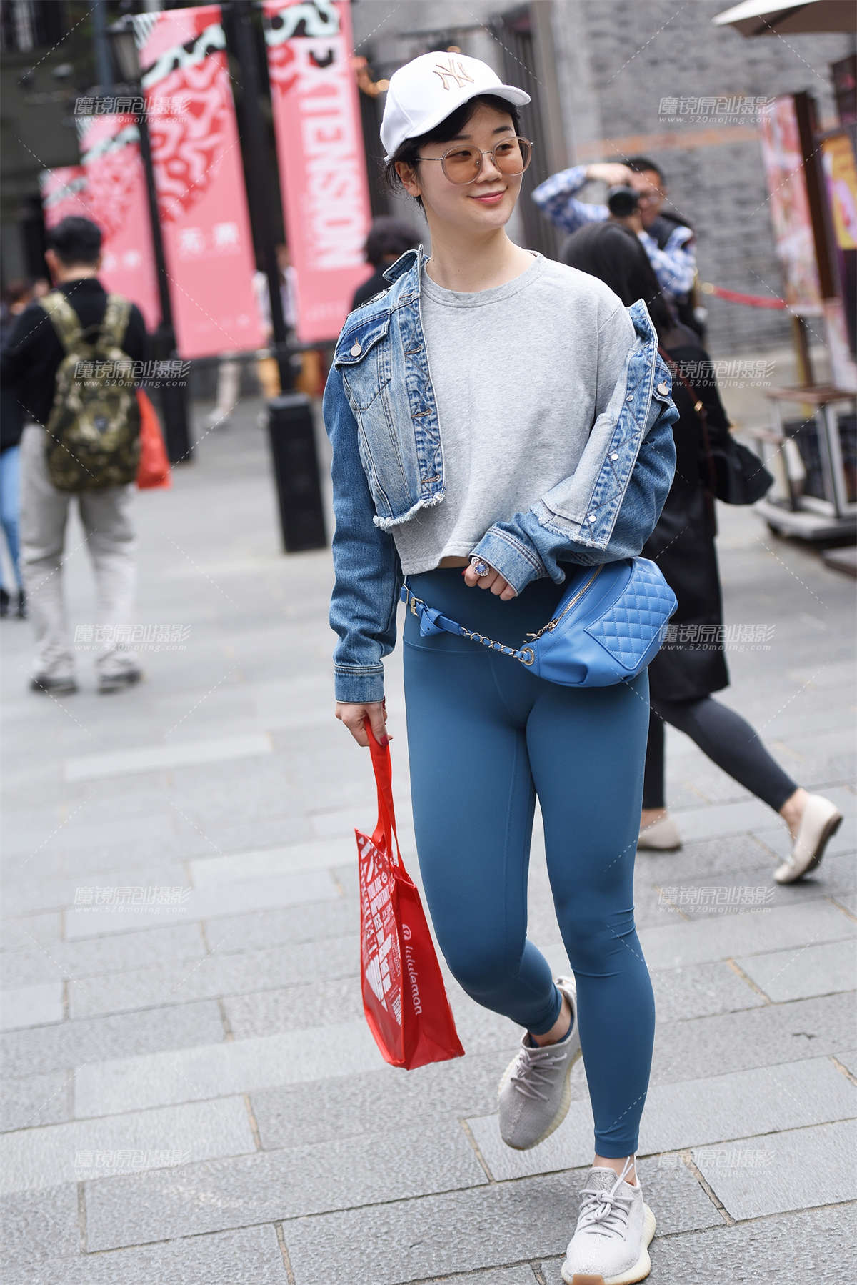 【咔喳赛帖】新买的瑜伽裤马上就换上了-日更街拍