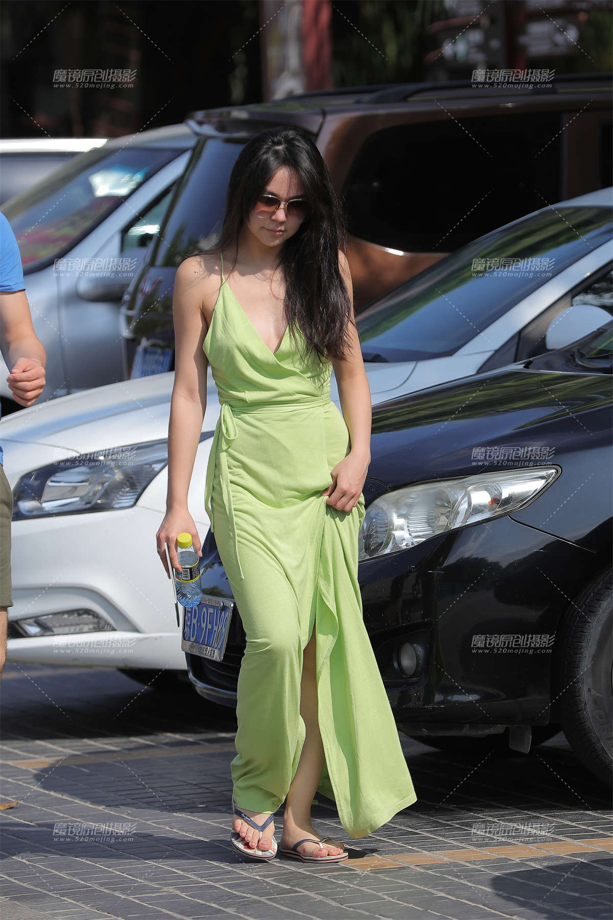 性感美背吊带裙-日更街拍