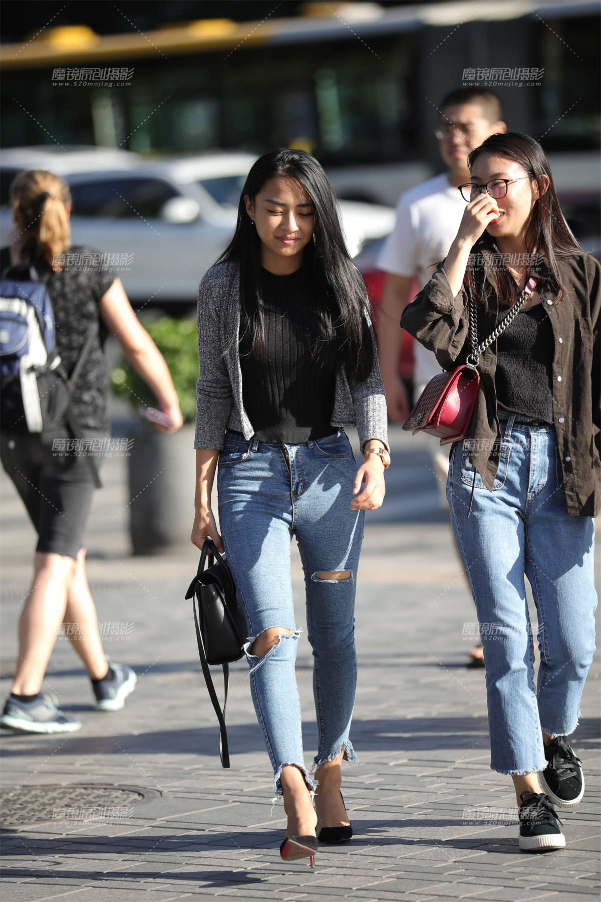 长腿牛仔美眉-日更街拍