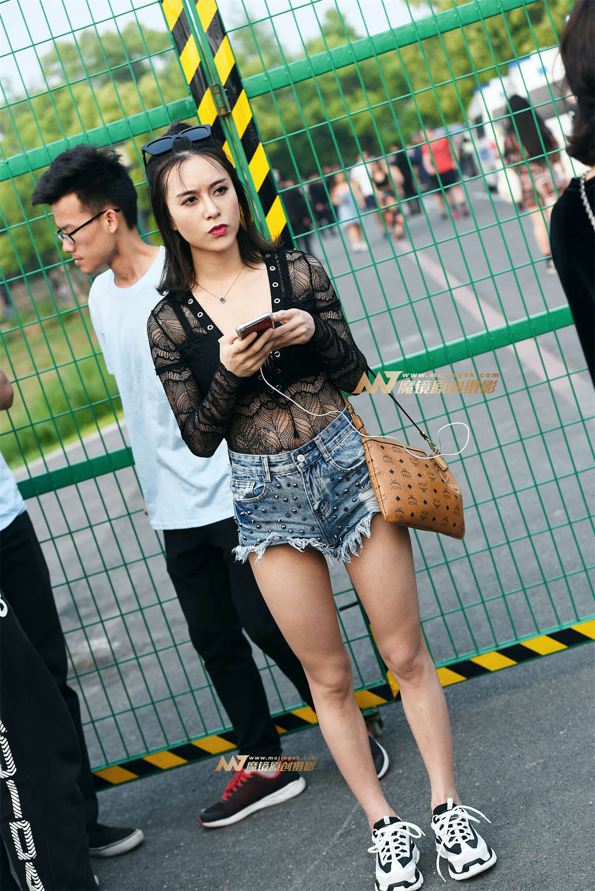 【咔喳赛贴】连体衫配热裤-日更街拍