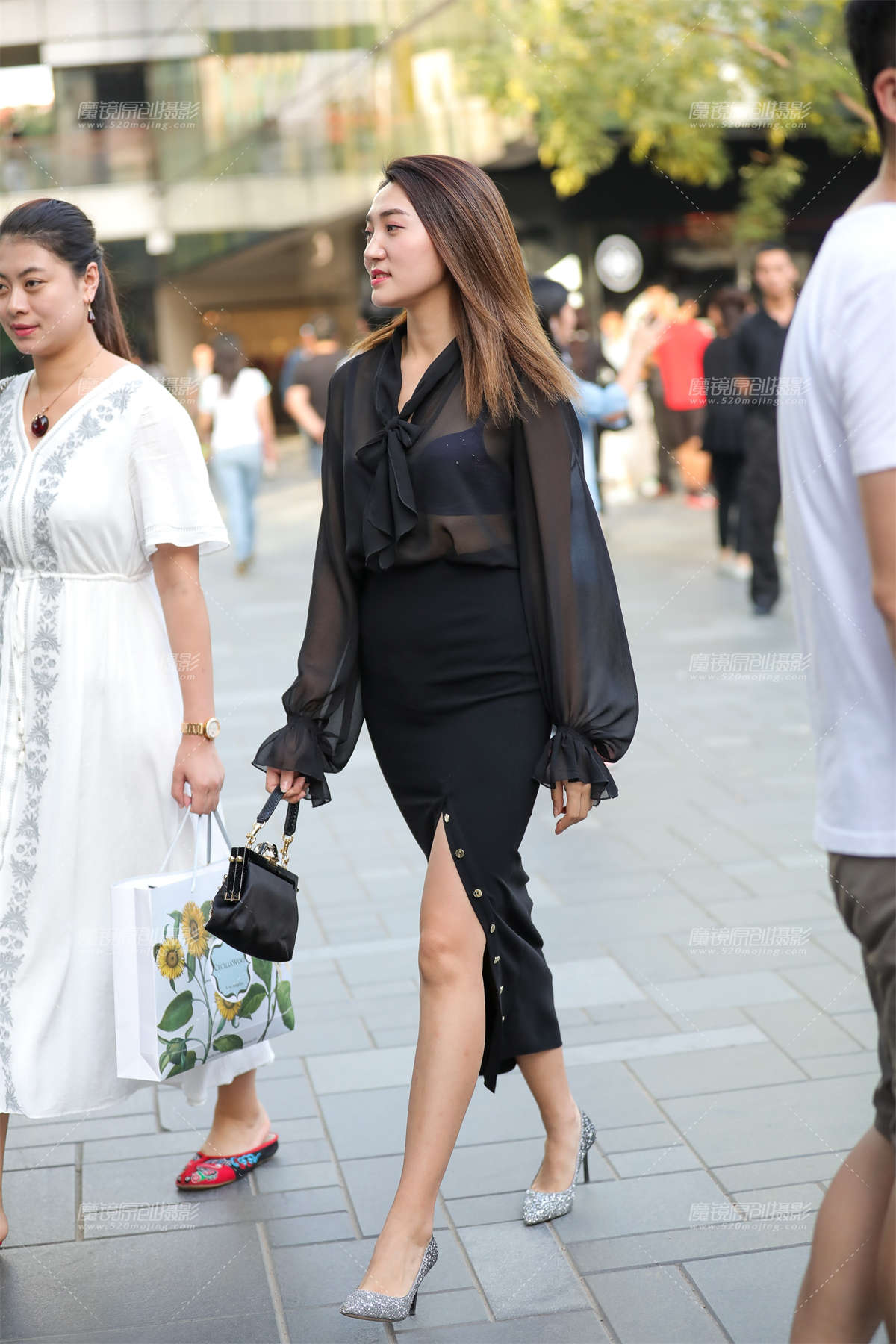 漂亮明艳的性感美女-日更街拍