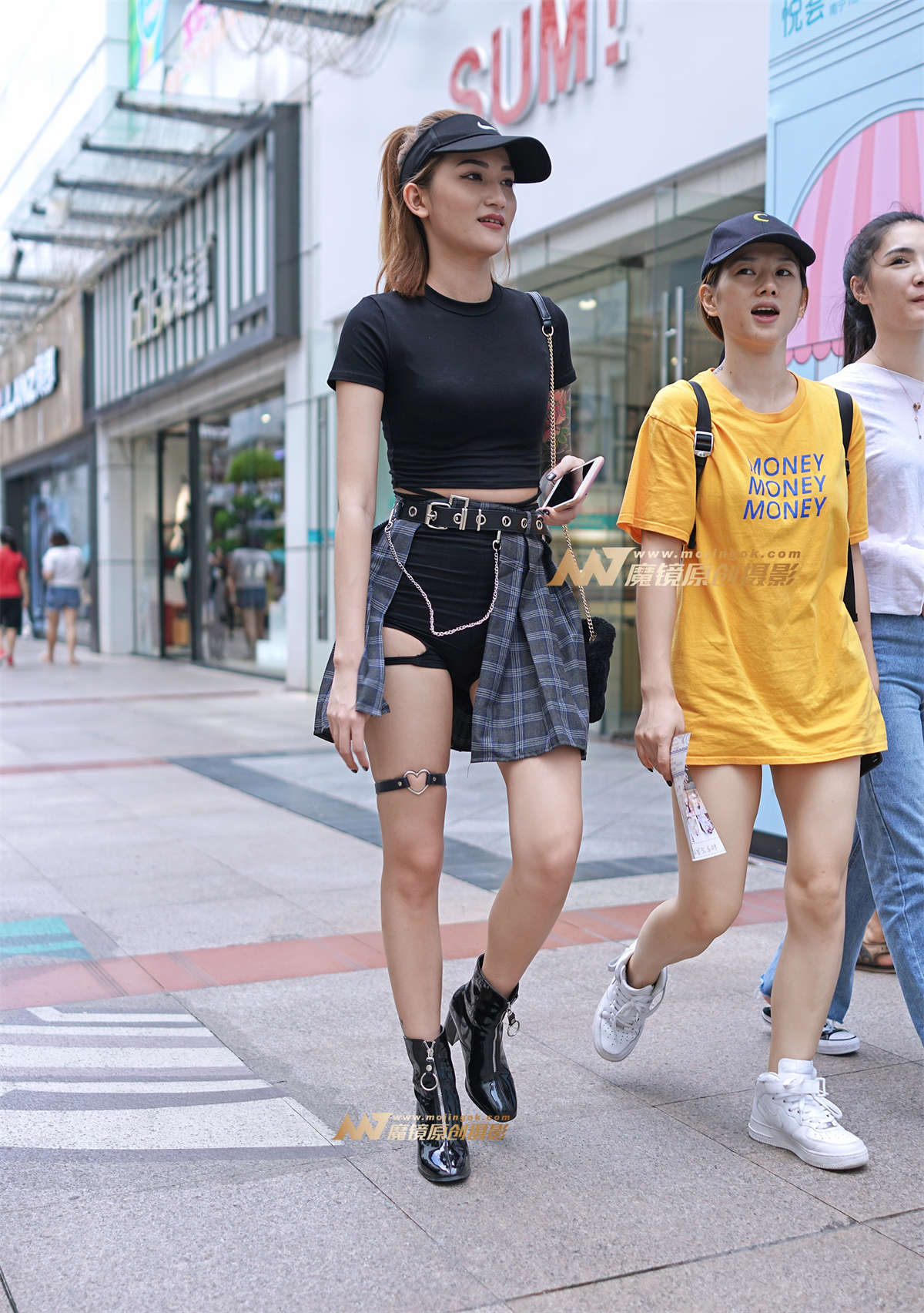 时尚高跟短裙街拍-日更街拍