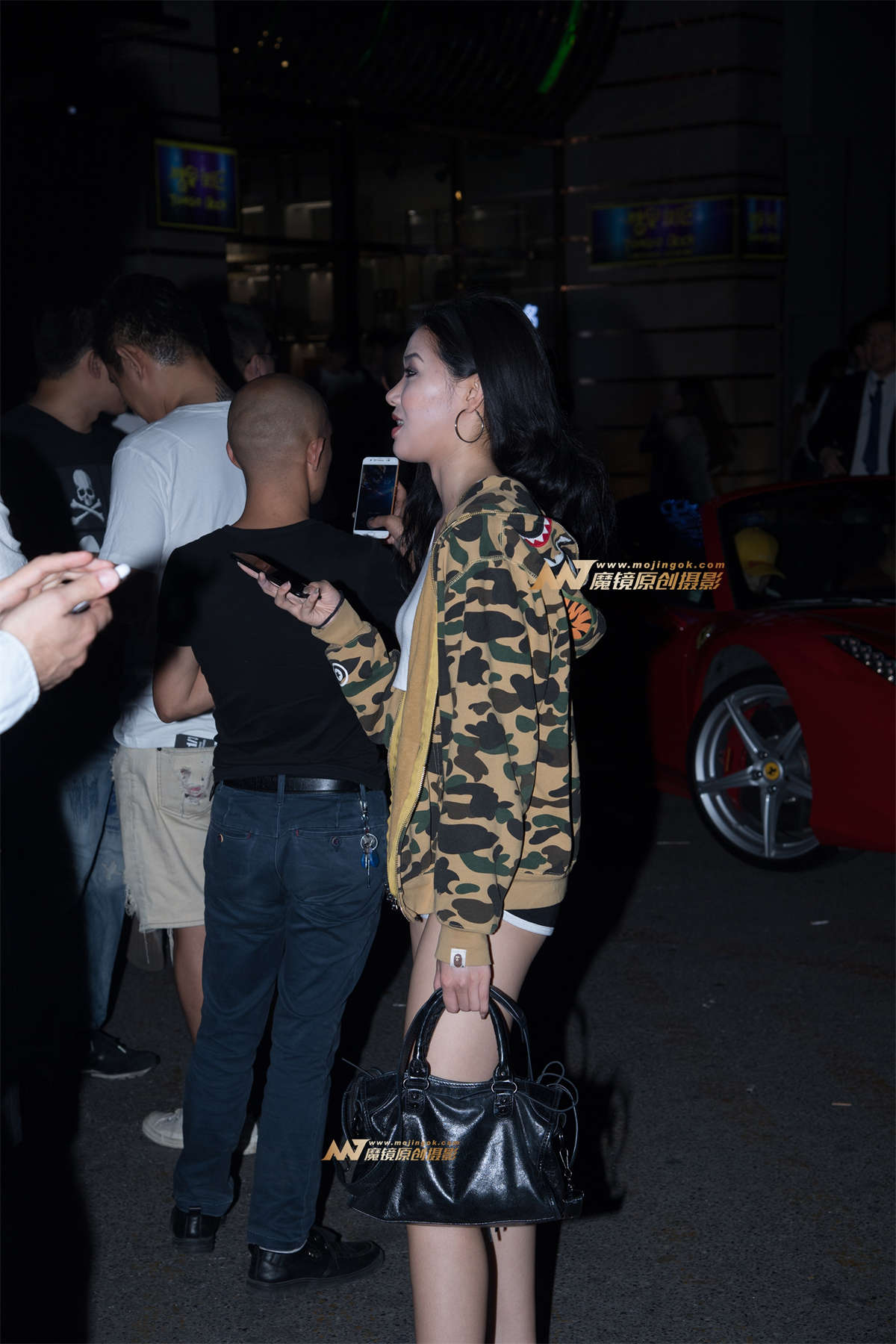 【一只傻麋鹿赛帖】排队检票的美腿MM-日更街拍