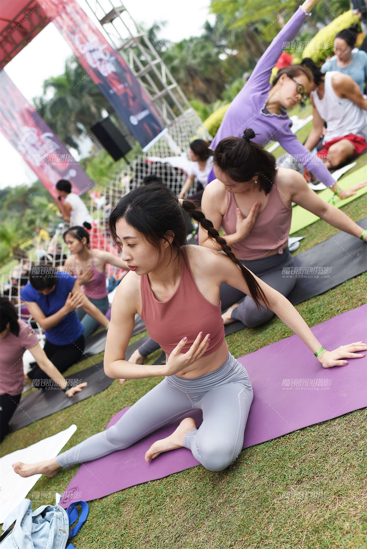 【咔喳赛帖】学的很认真-日更街拍