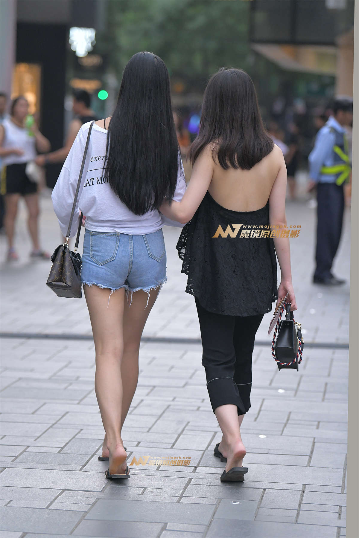 图片[2]-【红石赛帖】热裤长腿高挑美女-日更街拍