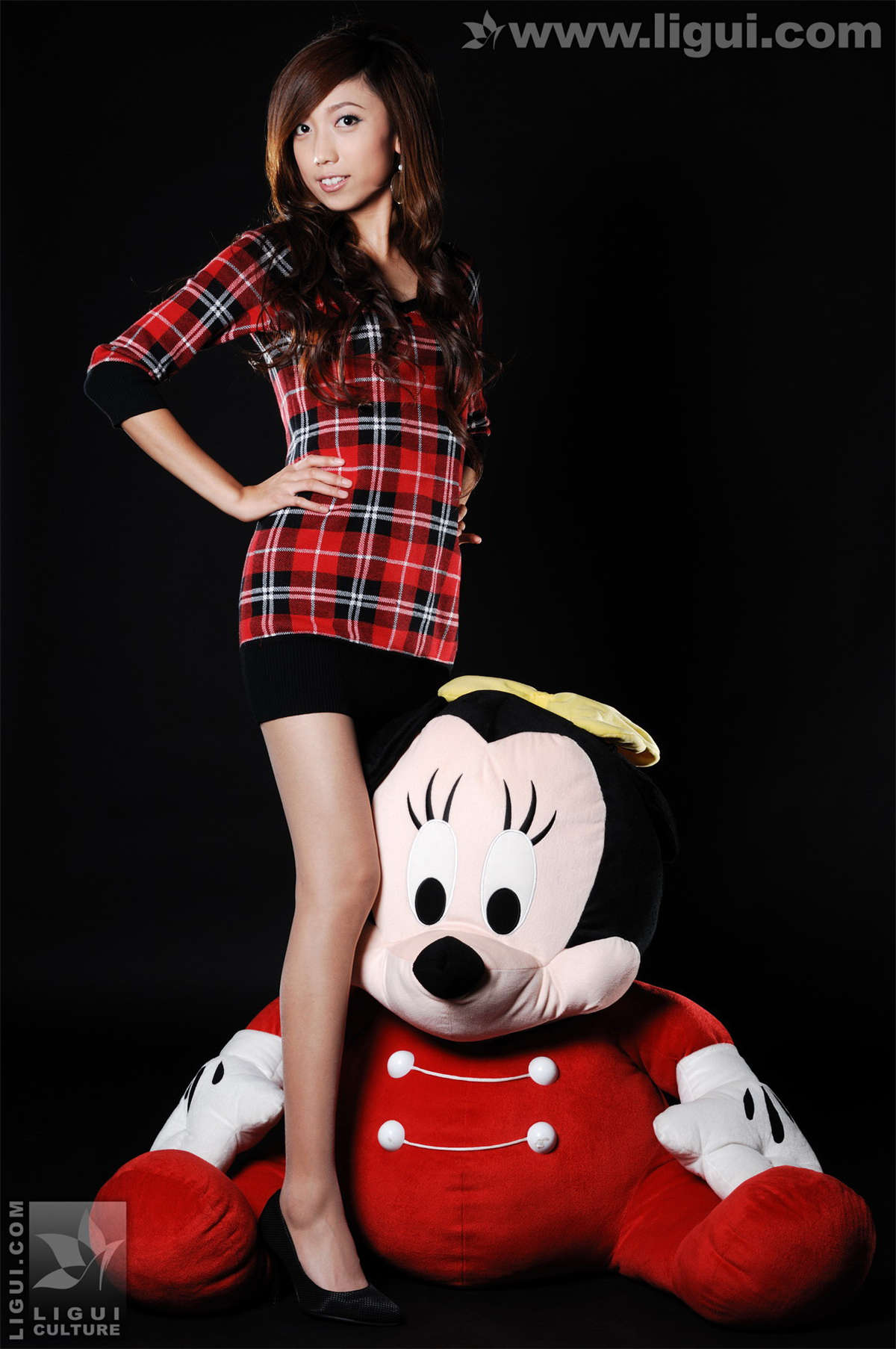 图片[2]-Ligui丽柜 20091111 梦娜与玩偶之间的丝袜美足嬉戏 梦娜-日更街拍