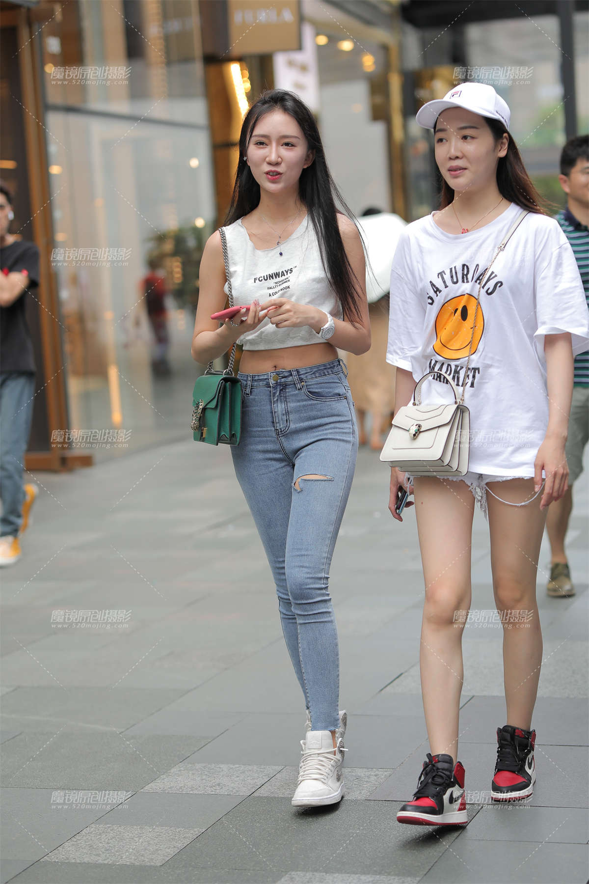 【凯恩赛贴】紧牛美眉-日更街拍