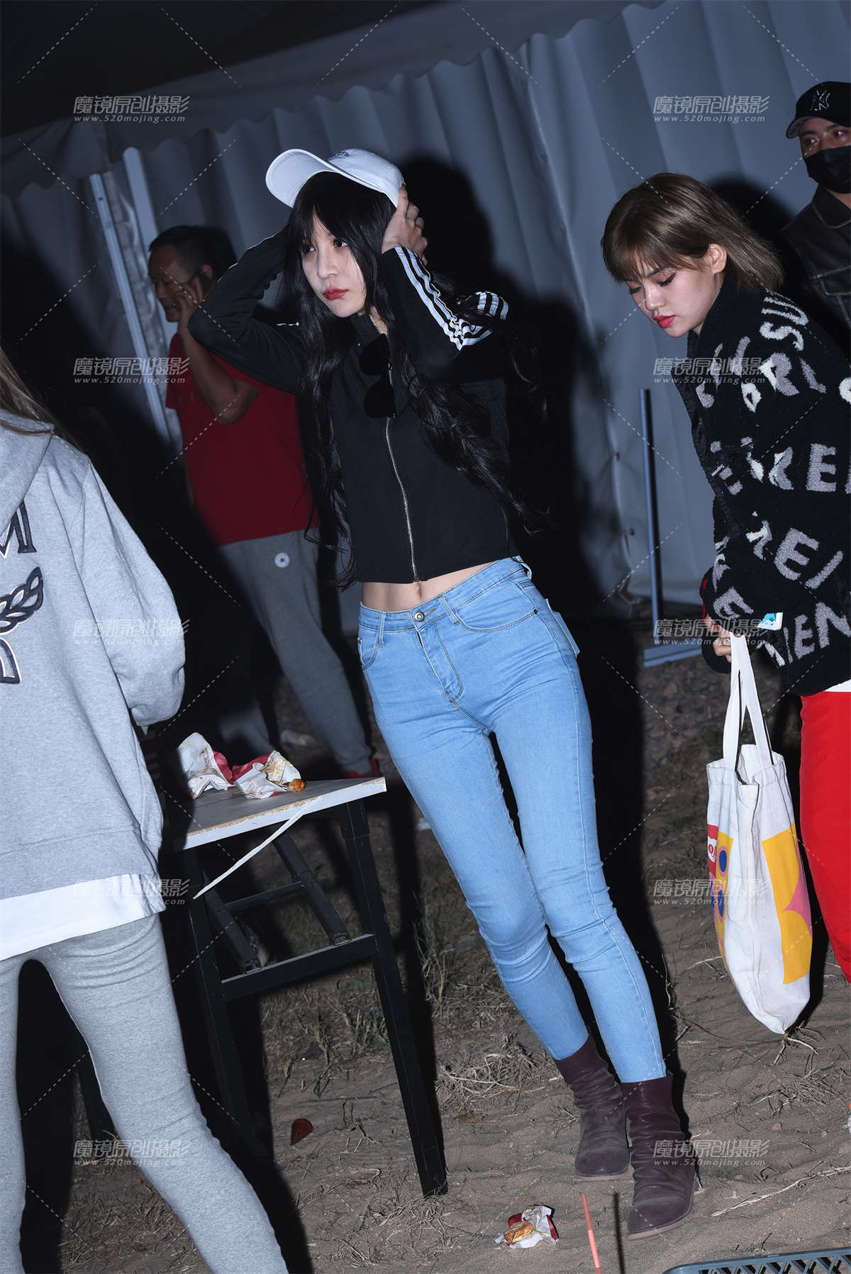 【咔喳赛帖】夜色中的牛仔佳人-日更街拍