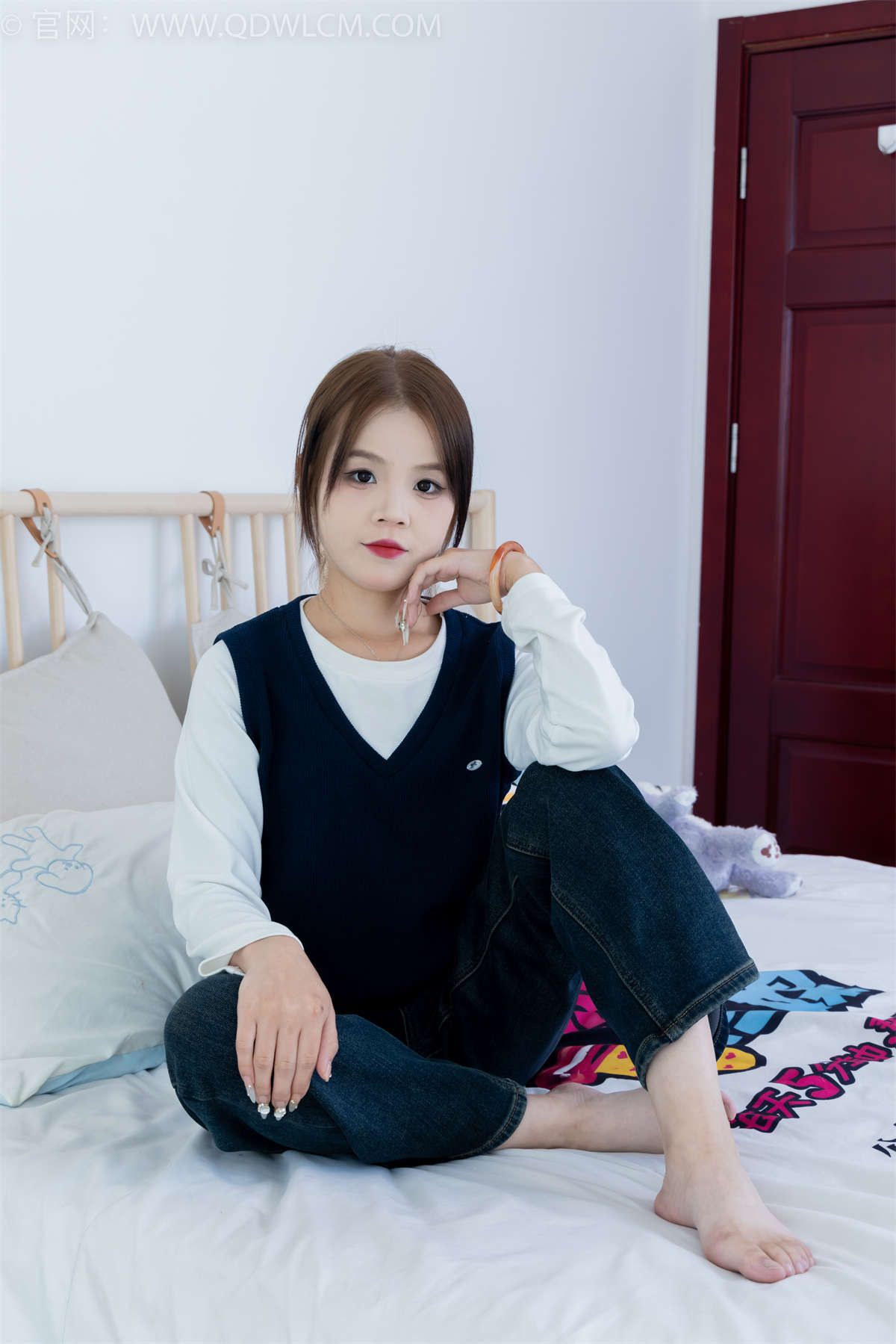 图片[2]-物恋传媒 NO.2174 小芙-飘落的枫叶-日更街拍