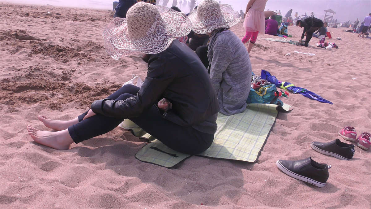 图片[2]-沙滩上的美女-日更街拍