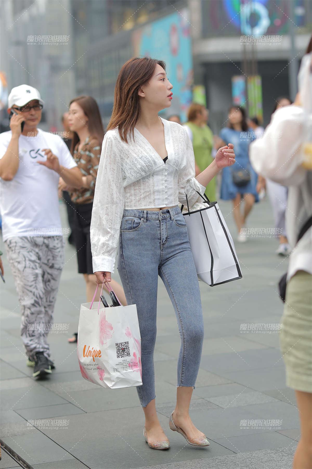 【凯恩赛贴】紧牛美腿小姐姐 吸引力十足-日更街拍